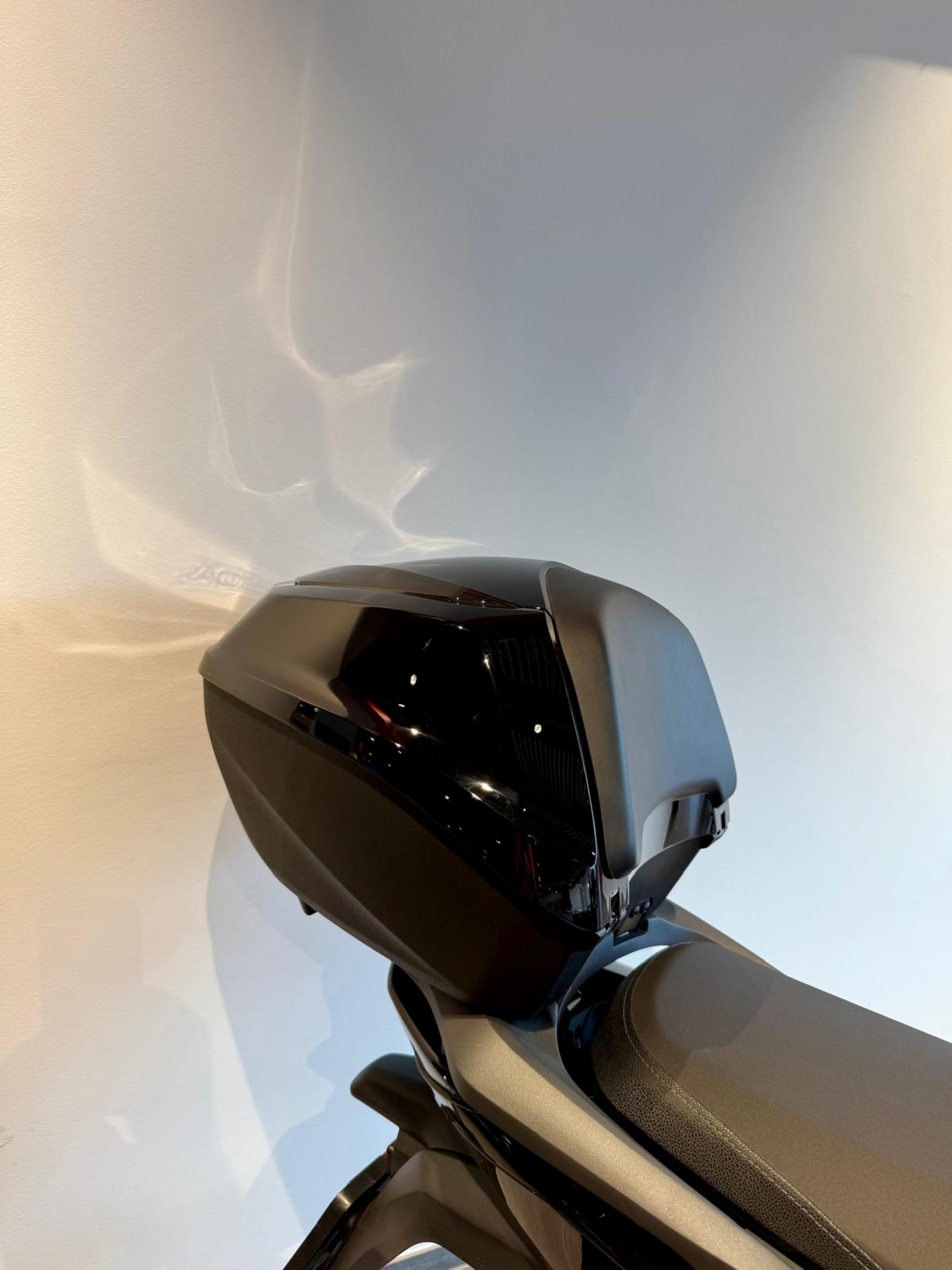 HONDA SH 350 Sporty Smart Top Box-showroom-element-3