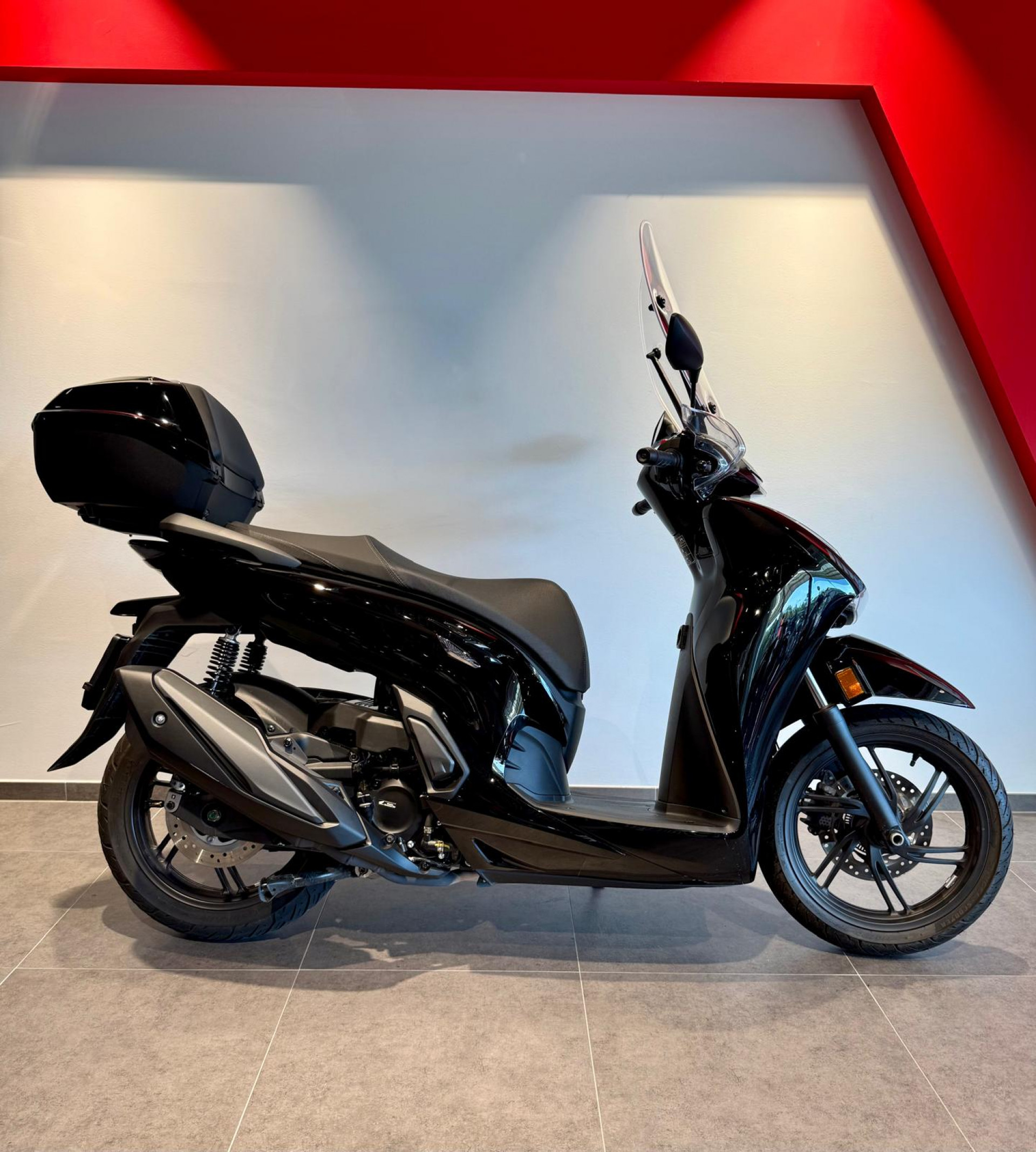 HONDA SH 350 Sporty Smart Top Box-showroom-element-1