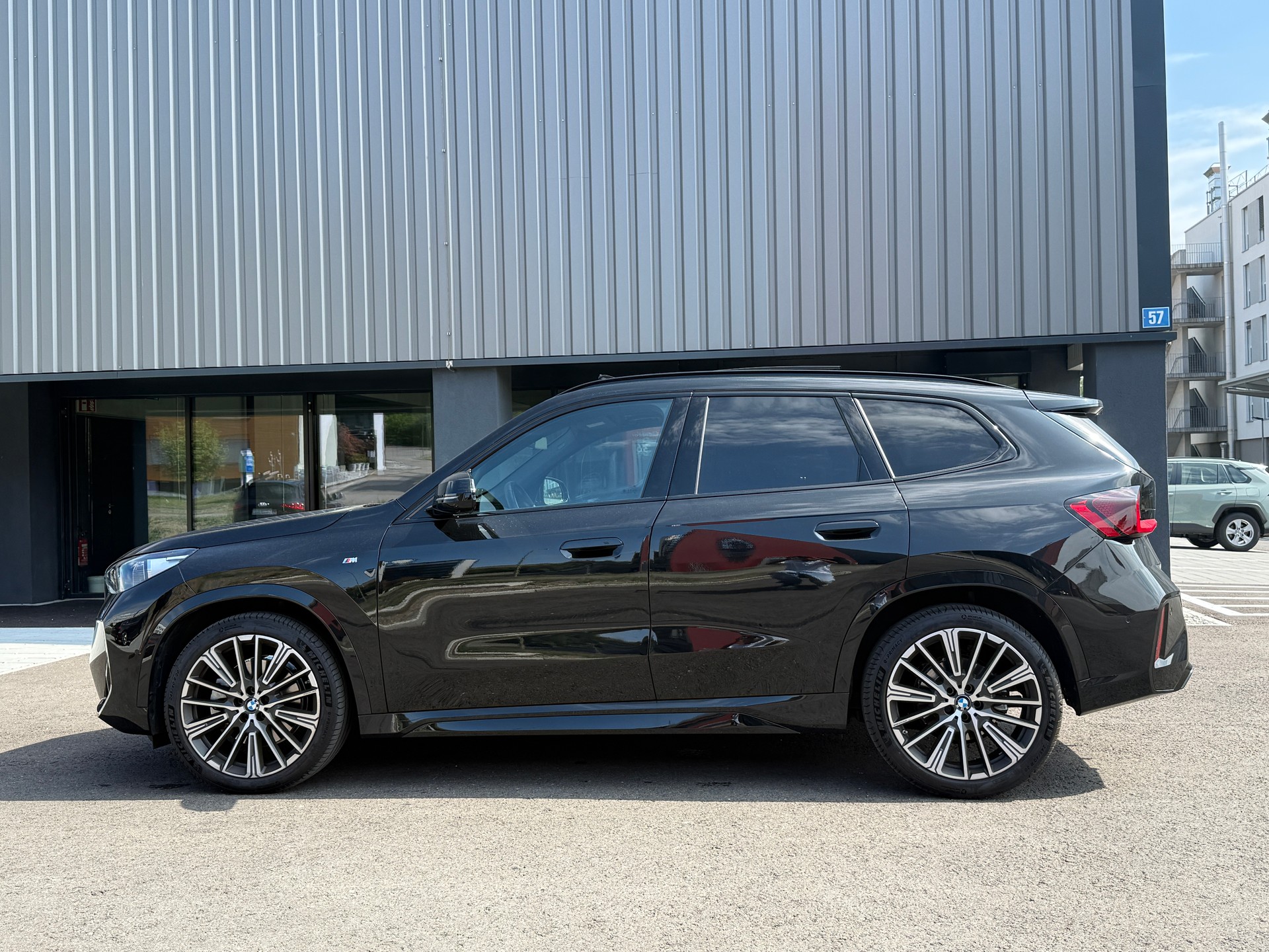 BMW X1 xDrive 23i 48V M Sport * Werksgarantie * * Top-Austattung *-image-2