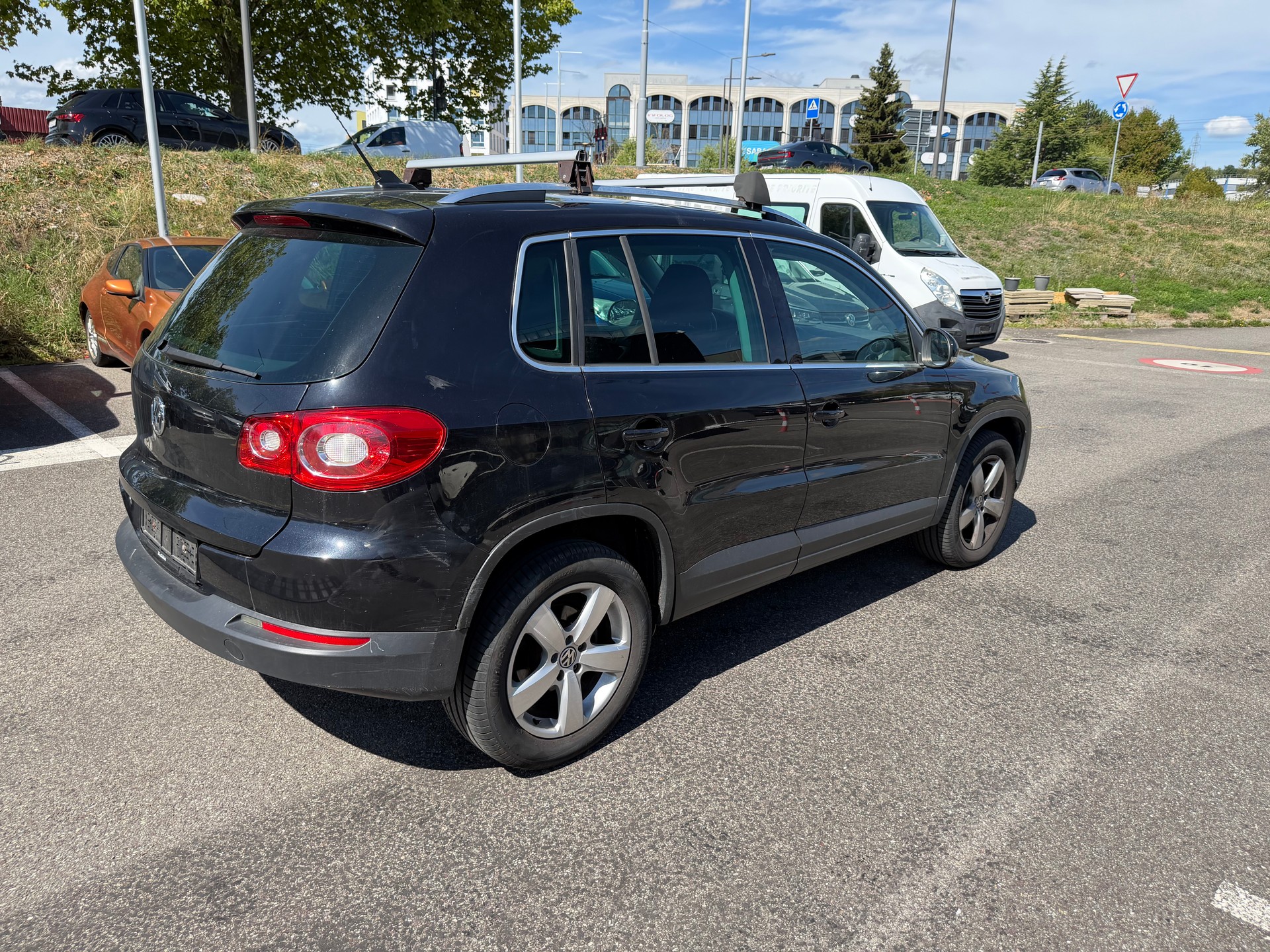 VW Tiguan 2.0 TDI Sport&Style Tiptronic-image-2