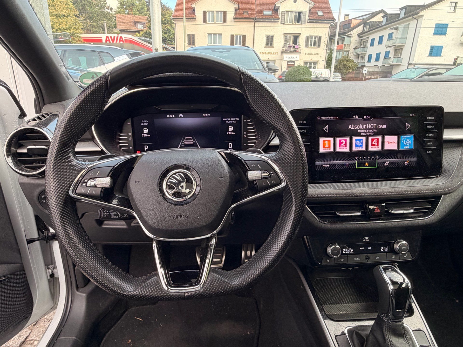 SKODA Fabia 1.0 TSI DSG STYLE *** PANORAMAGLASDACH & ANHÄNGEKUPPLUNG ***-image-9