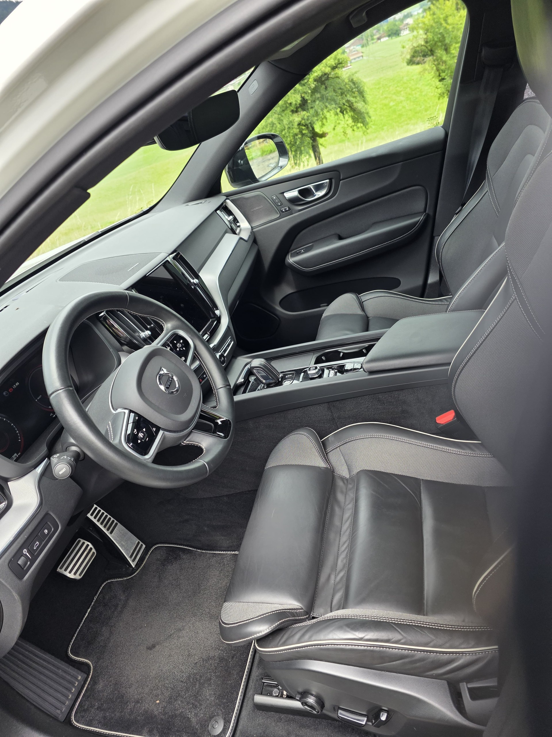 VOLVO XC60 T8 eAWD R-Design Geartronic-image-3