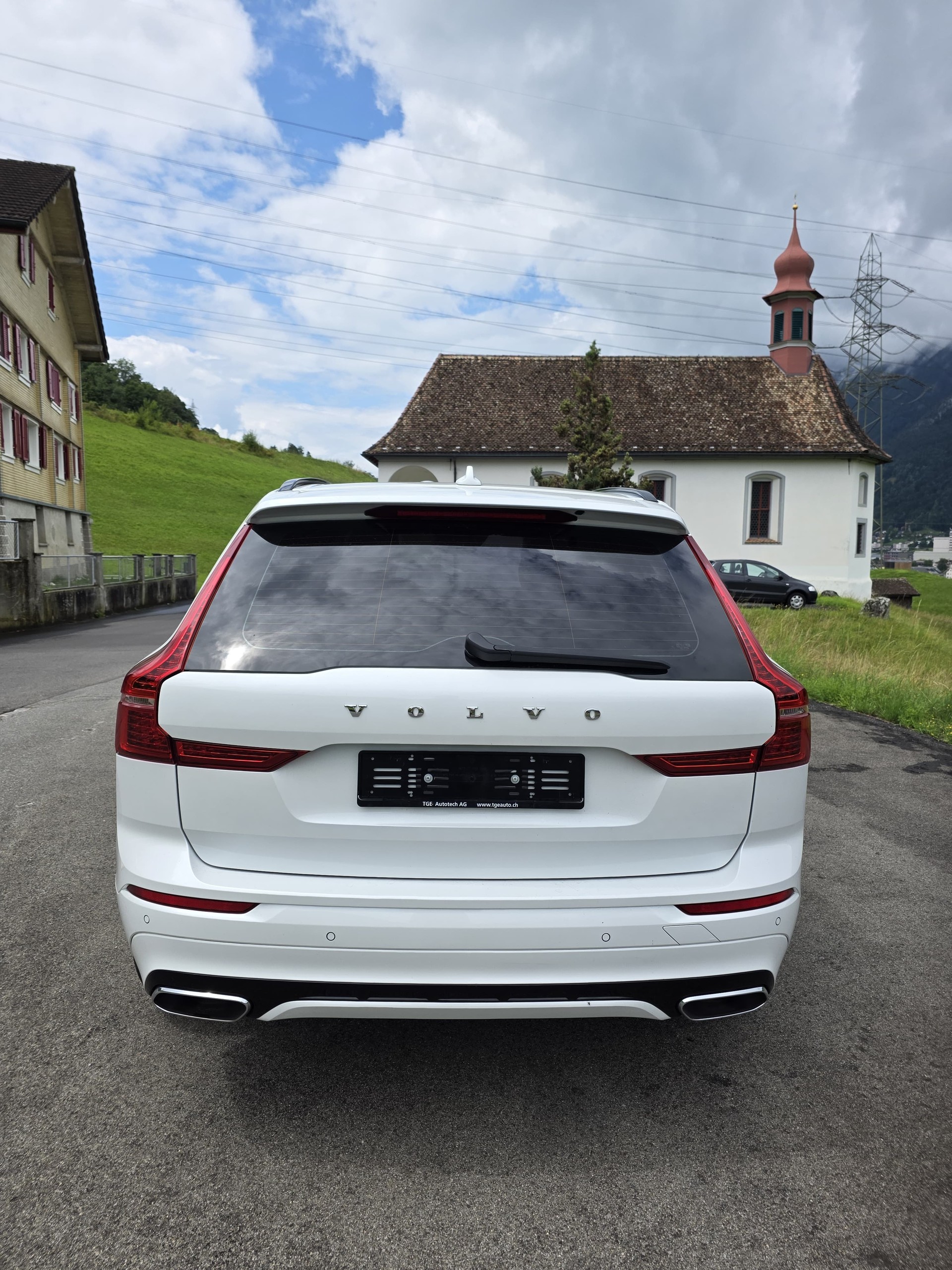 VOLVO XC60 T8 eAWD R-Design Geartronic-image-2