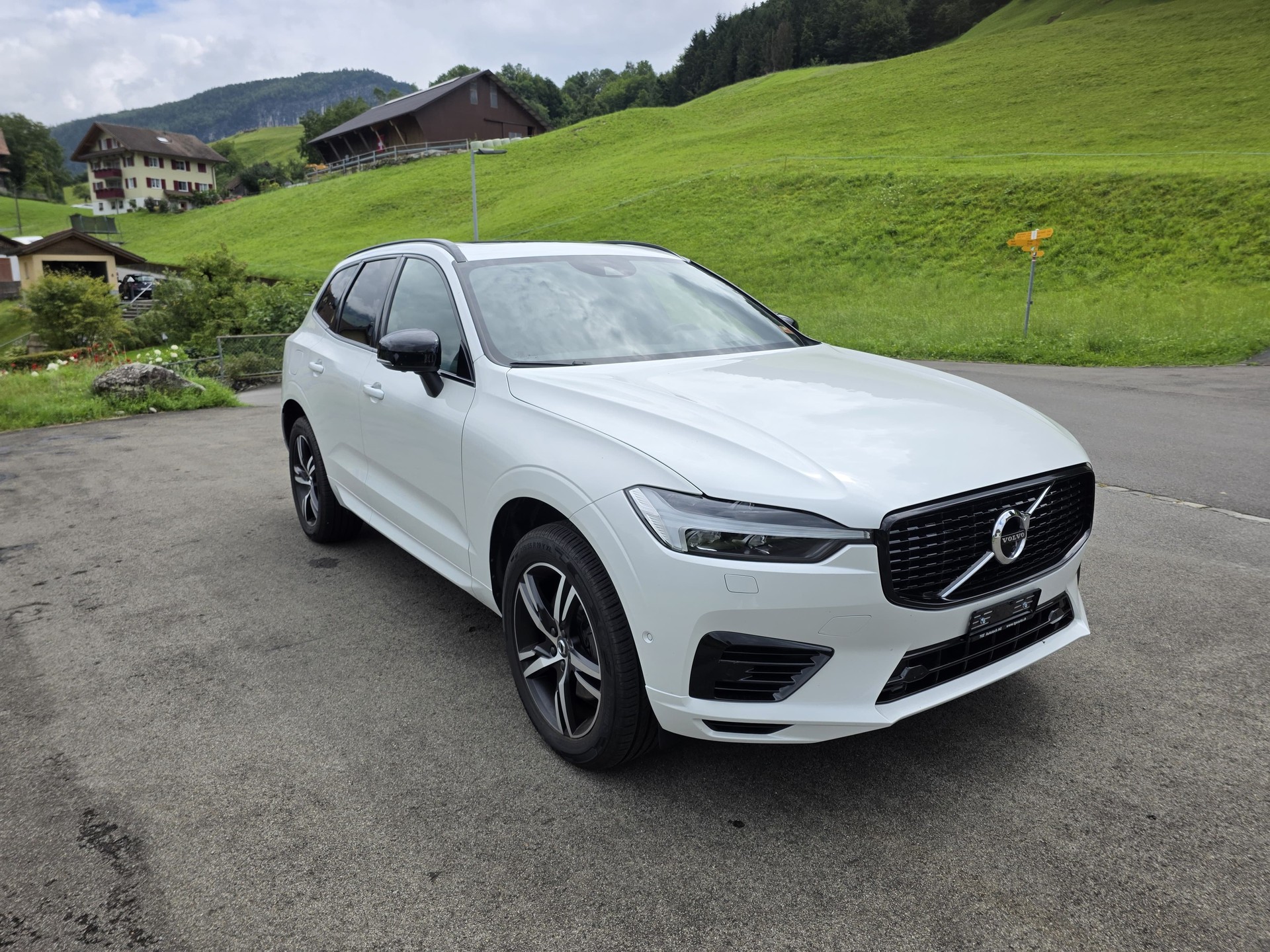 VOLVO XC60 T8 eAWD R-Design Geartronic-image-0