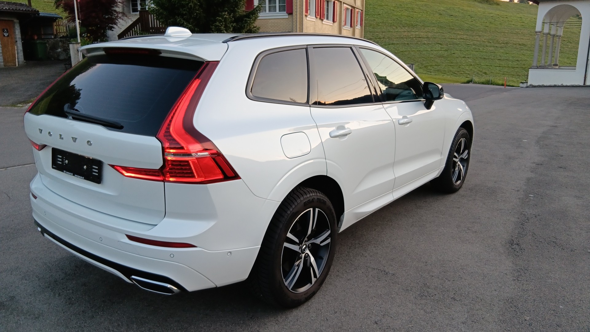VOLVO XC60 T8 eAWD R-Design Geartronic-image-8
