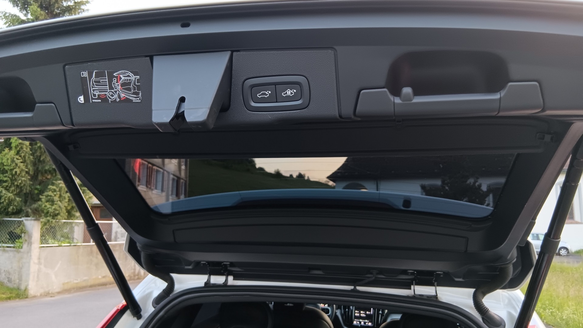 VOLVO XC60 T8 eAWD R-Design Geartronic-image-9
