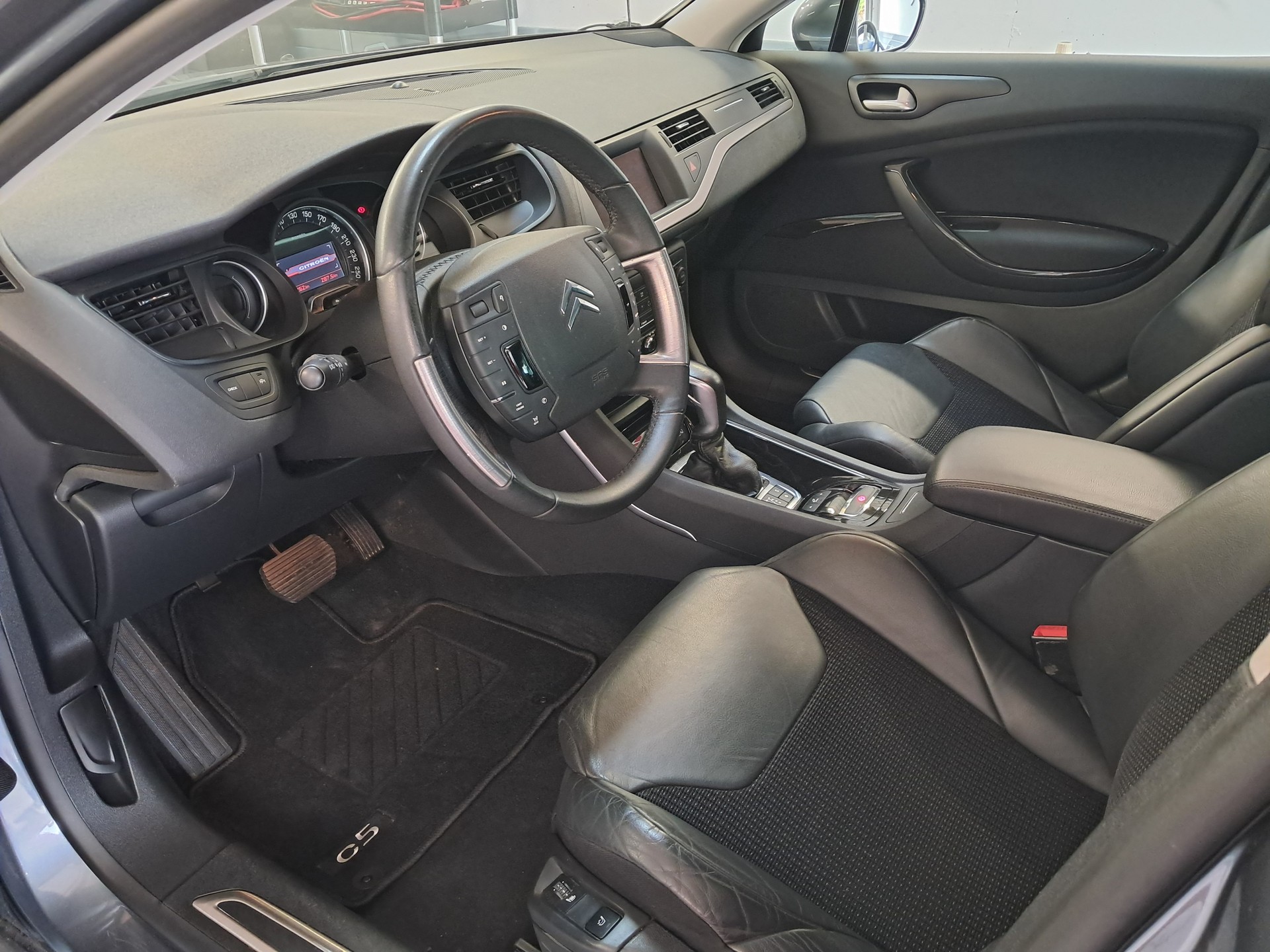 CITROEN C5 Tourer 2.0 HDi Exclusive Automatic-image-5