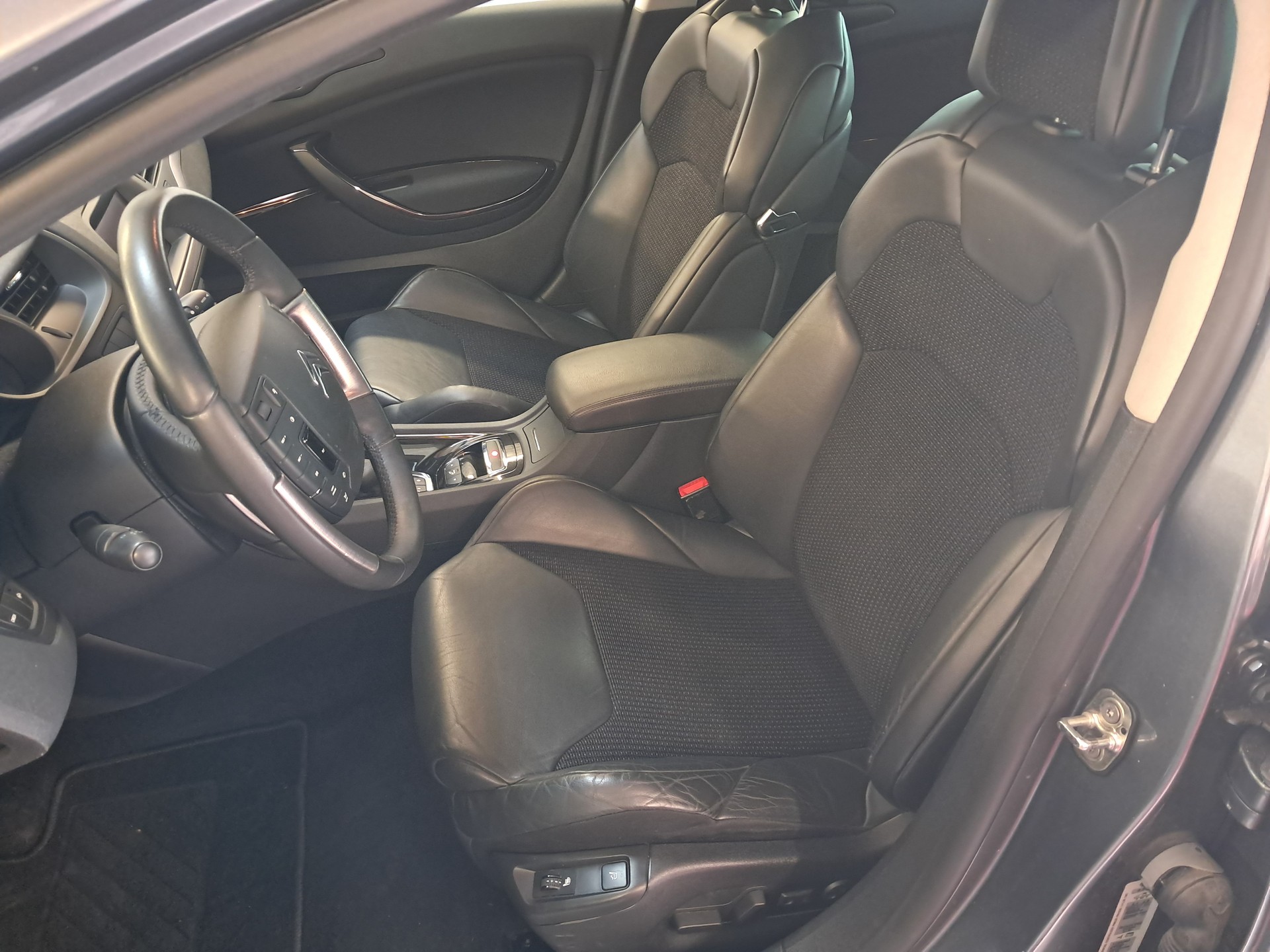 CITROEN C5 Tourer 2.0 HDi Exclusive Automatic-image-6