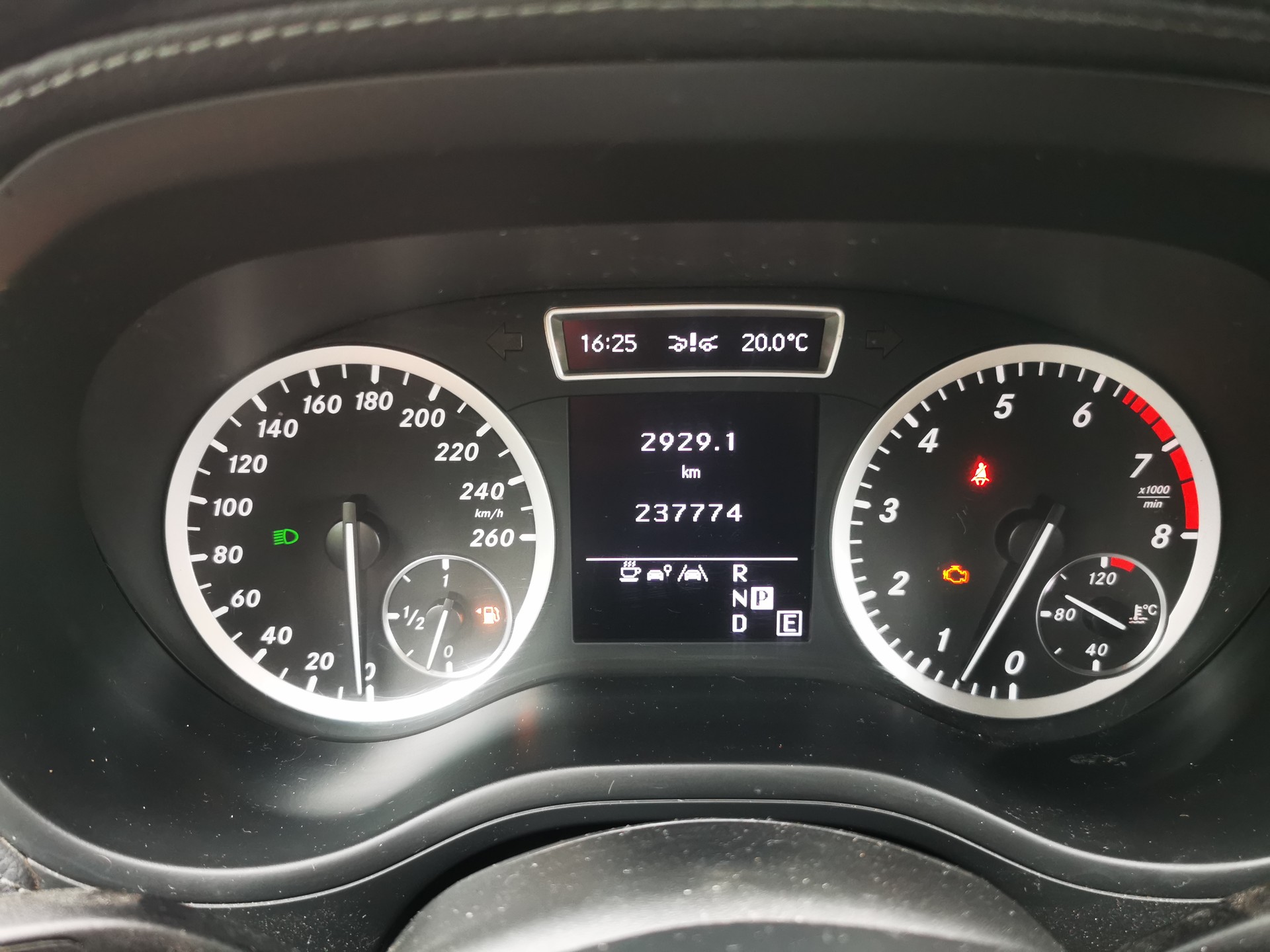 MERCEDES-BENZ B 200 7G-DCT-image-11