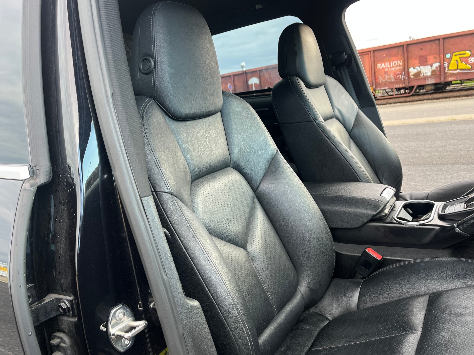 PORSCHE Cayenne Tiptronic-image-13