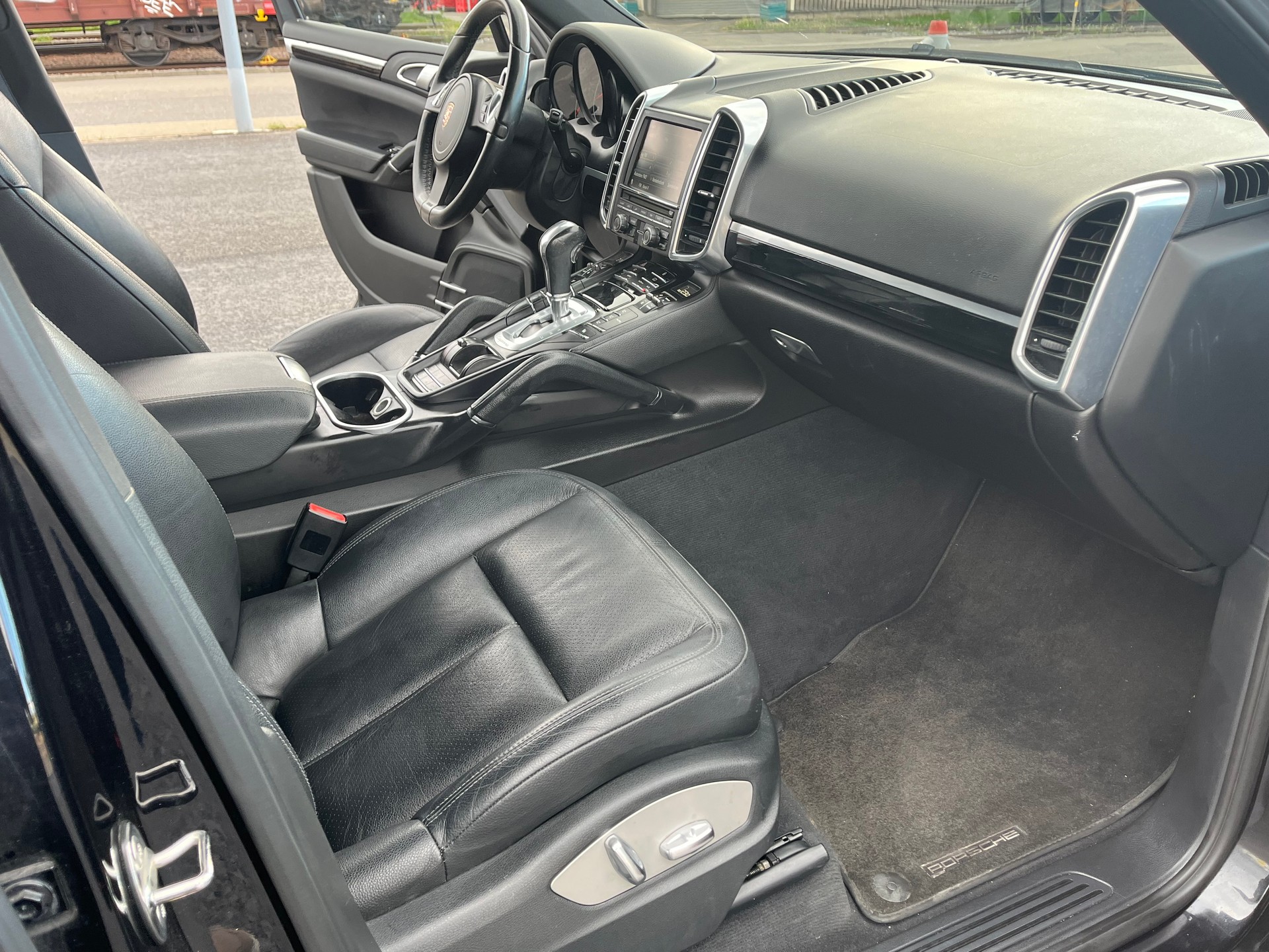 PORSCHE Cayenne Tiptronic-image-12