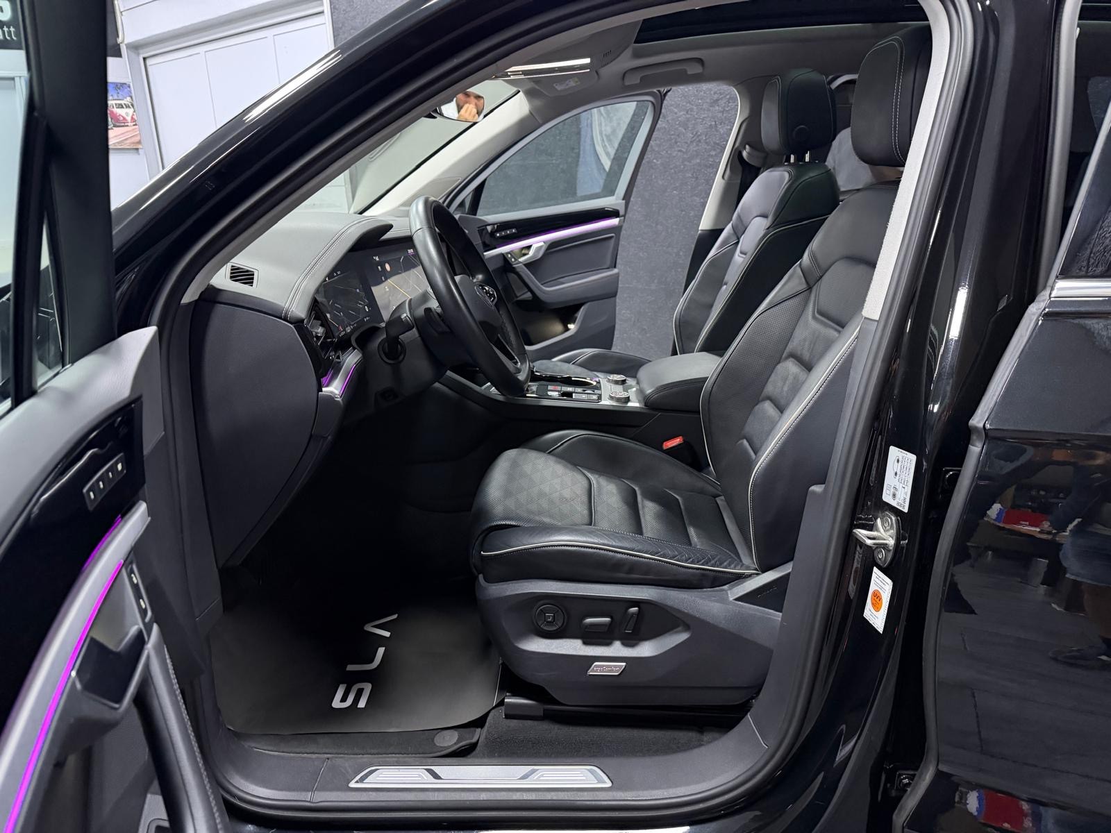 VW Touareg 3.0 TSI eHybrid Elegance Tiptronic / Panorama-image-8