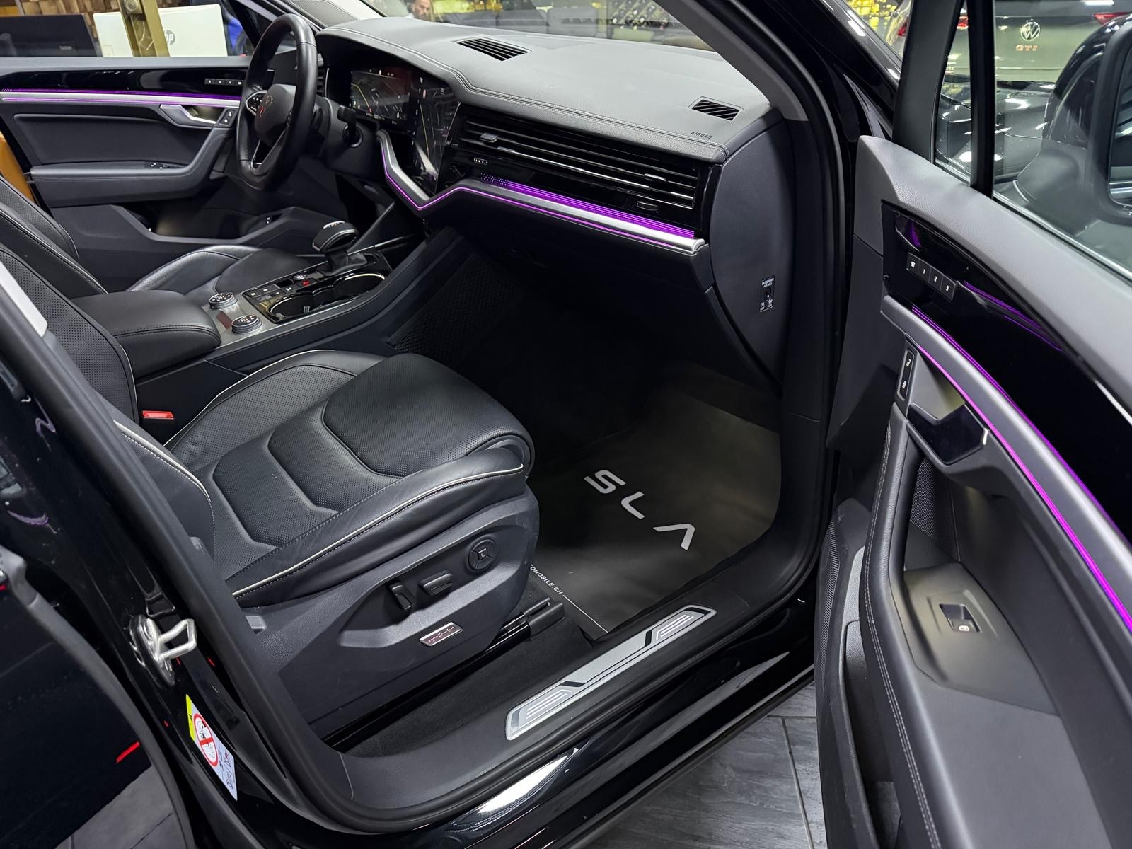 VW Touareg 3.0 TSI eHybrid Elegance Tiptronic / Panorama-image-7