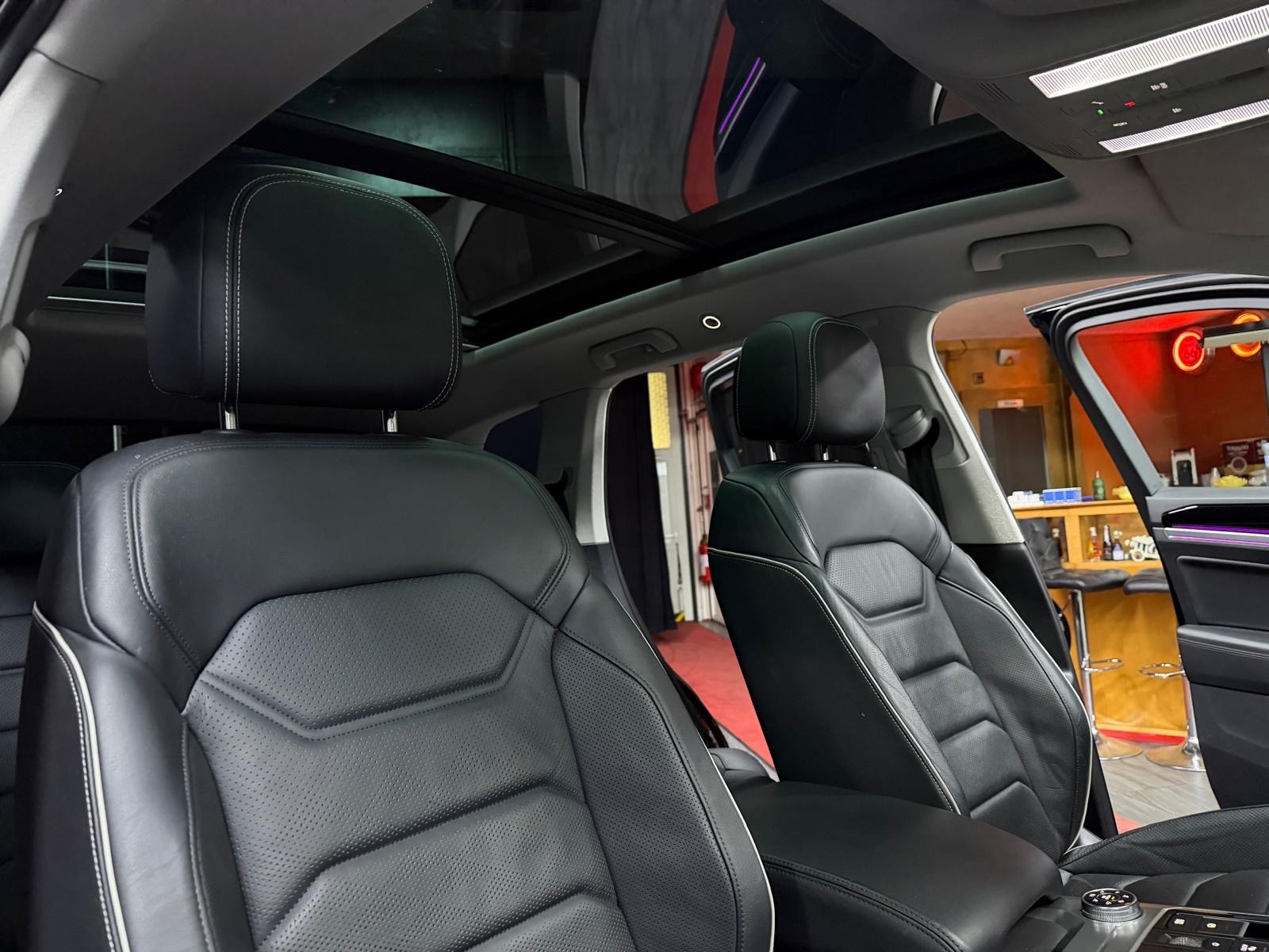 VW Touareg 3.0 TSI eHybrid Elegance Tiptronic / Panorama-image-12