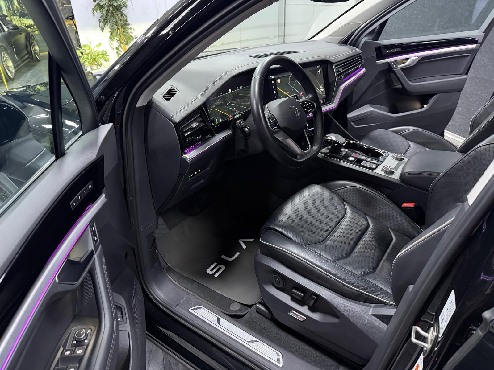 VW Touareg 3.0 TSI eHybrid Elegance Tiptronic / Panorama-image-6