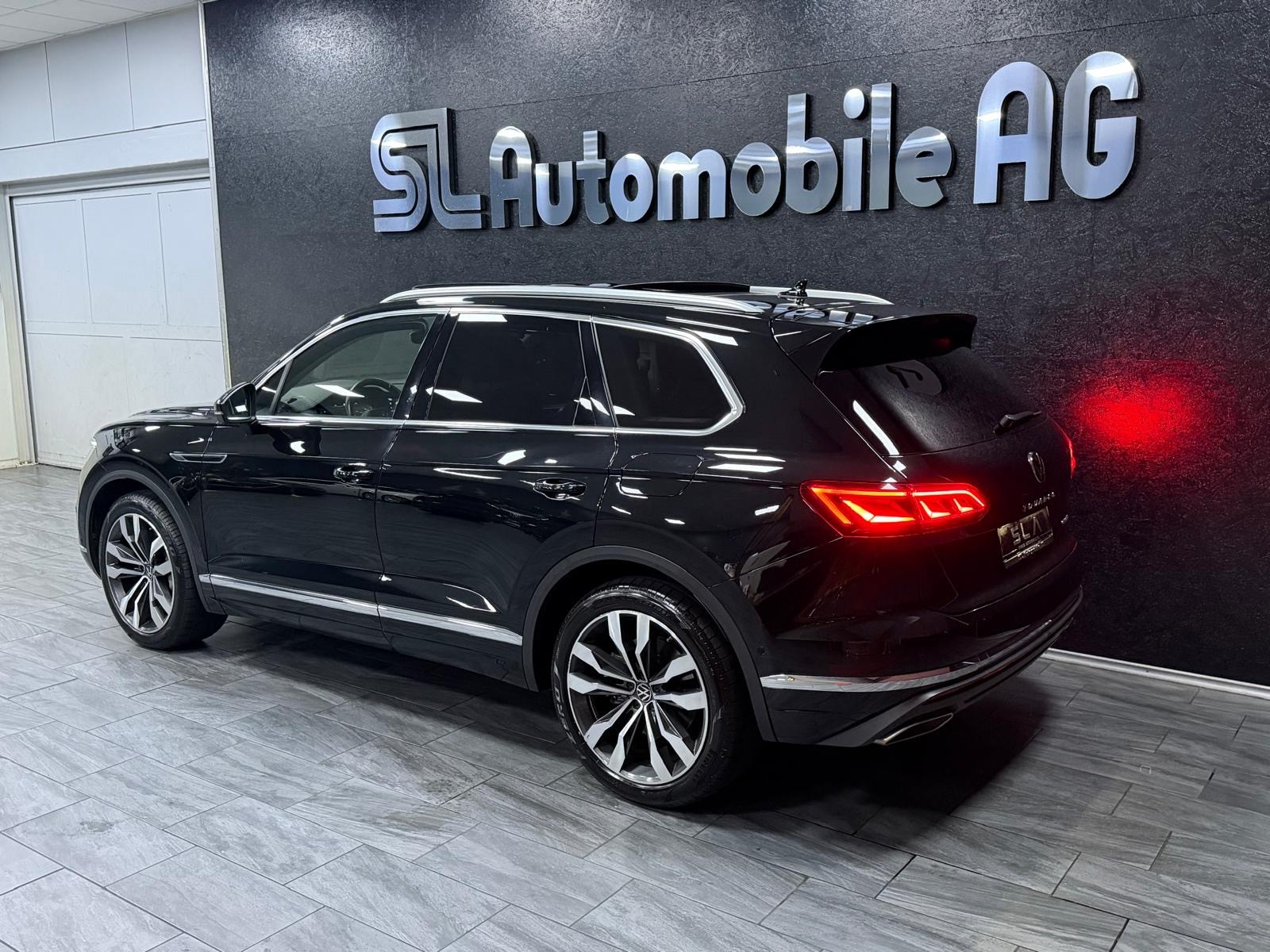 VW Touareg 3.0 TSI eHybrid Elegance Tiptronic / Panorama-image-4