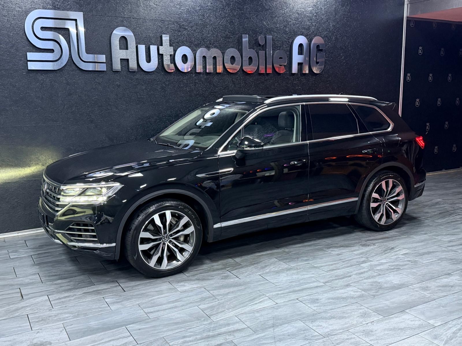 VW Touareg 3.0 TSI eHybrid Elegance Tiptronic / Panorama-image-1