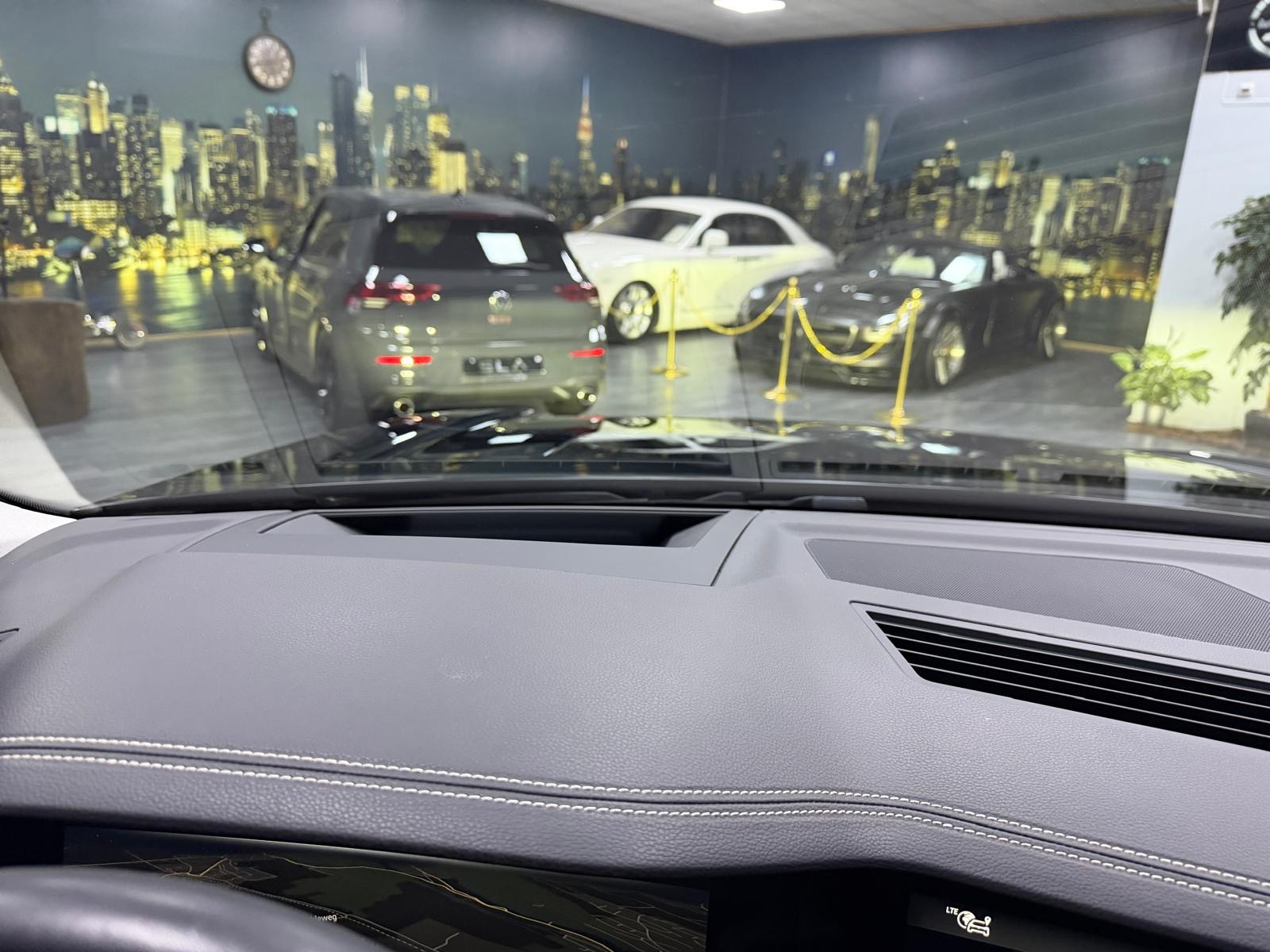 VW Touareg 3.0 TSI eHybrid Elegance Tiptronic / Panorama-image-11
