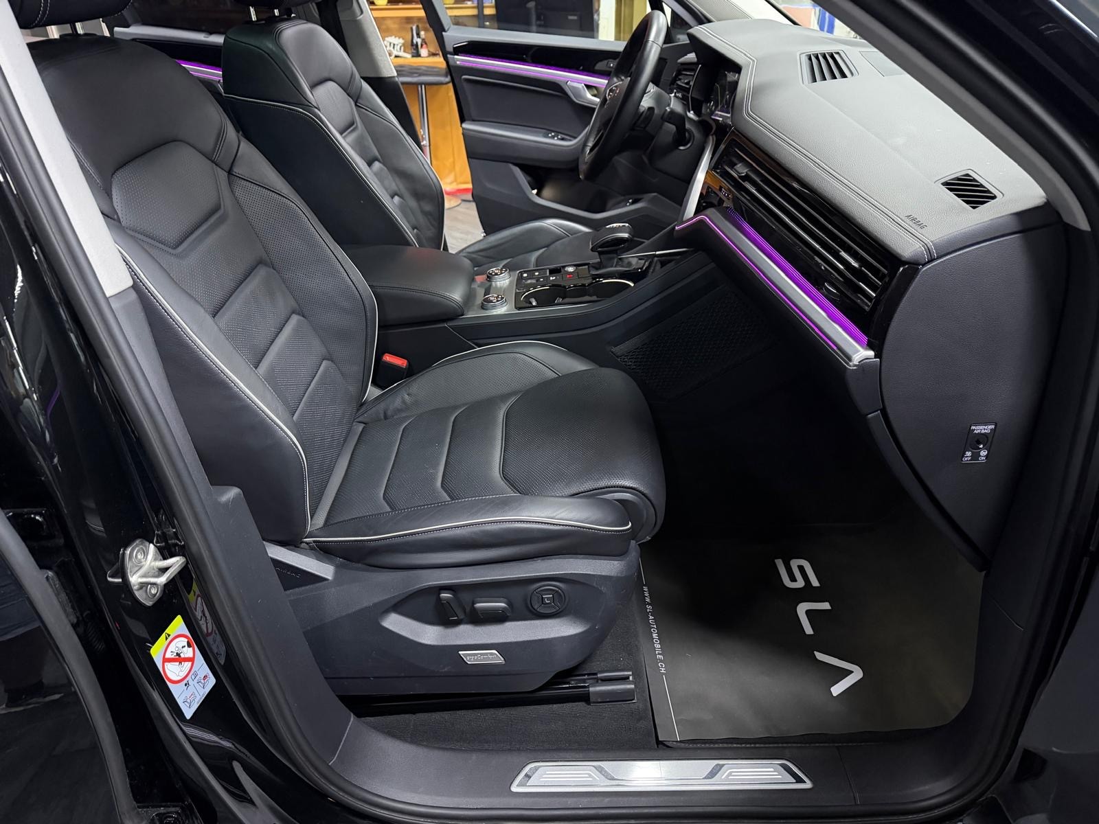 VW Touareg 3.0 TSI eHybrid Elegance Tiptronic / Panorama-image-10