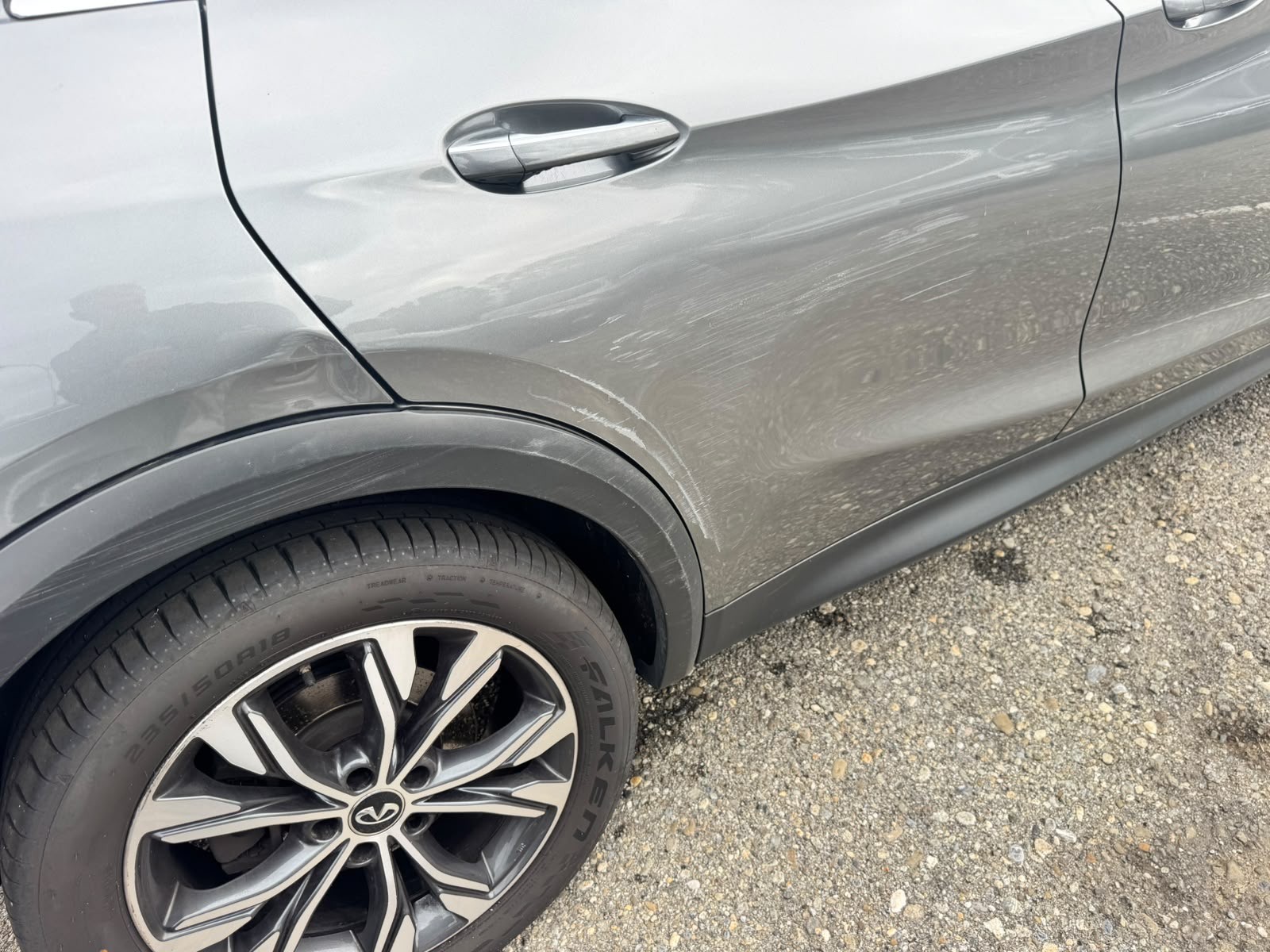INFINITI QX30 2.0t Luxe Tech AWD DCT AWD-image-9