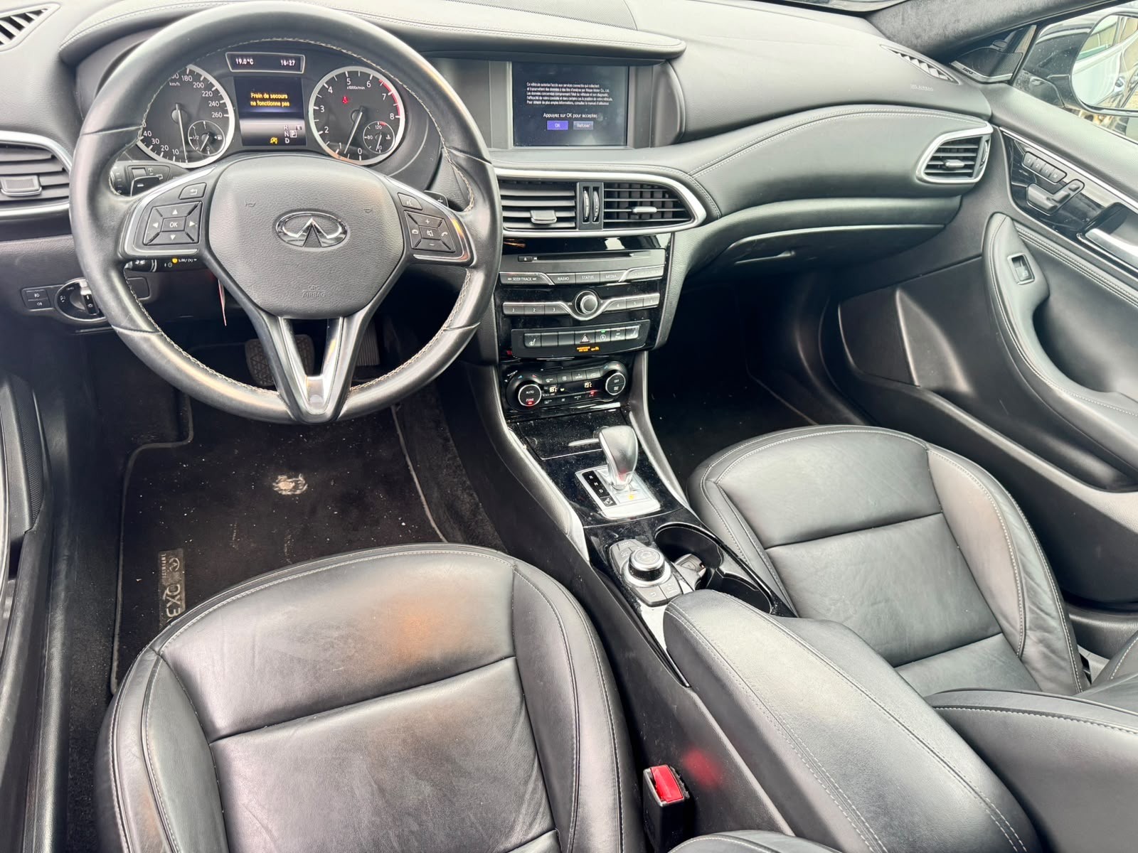 INFINITI QX30 2.0t Luxe Tech AWD DCT AWD-image-2