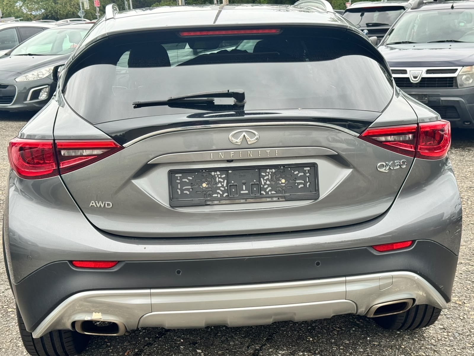 INFINITI QX30 2.0t Luxe Tech AWD DCT AWD-image-7