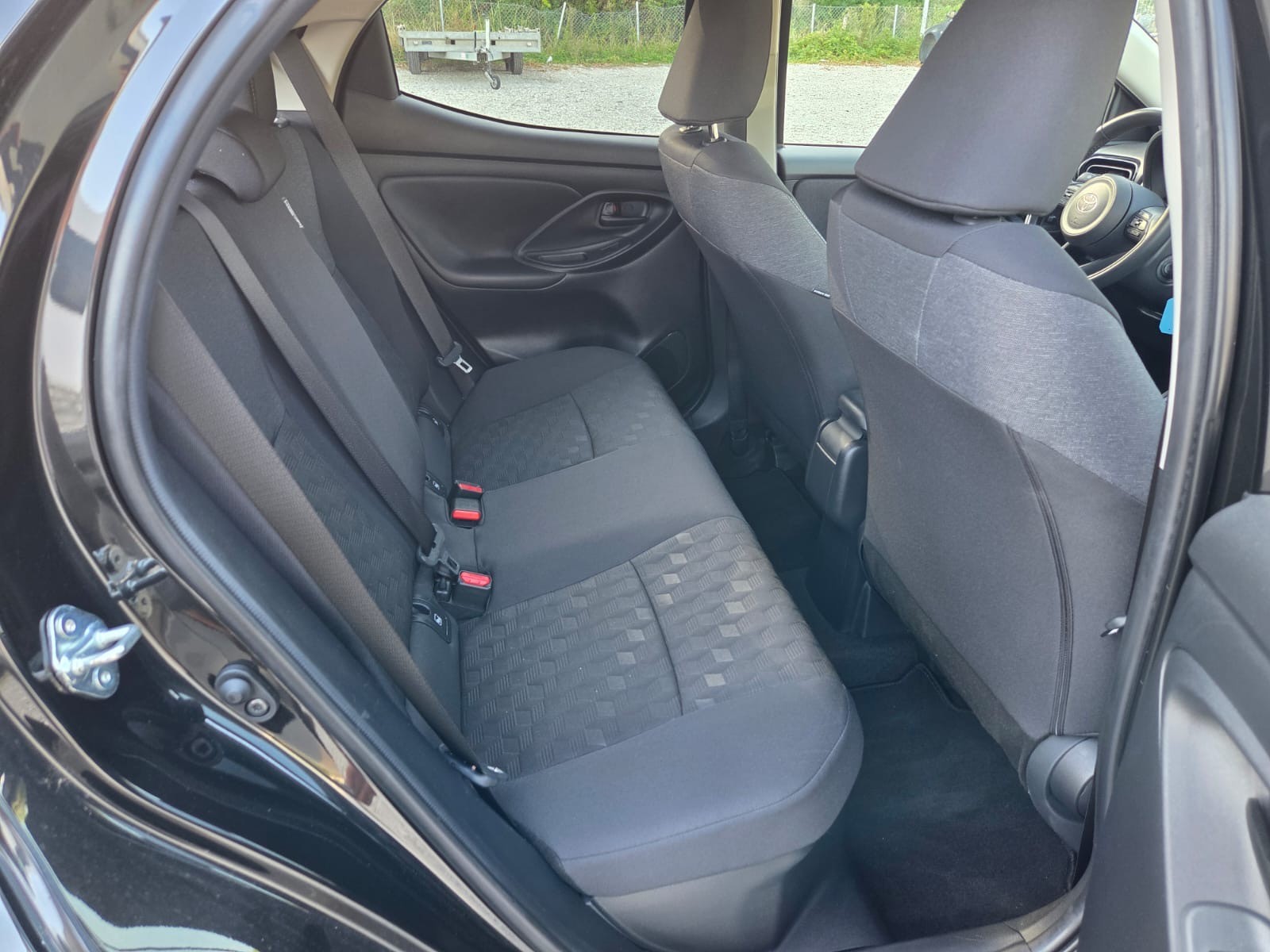 TOYOTA Yaris 1.5 Comfort e-CVT-image-12