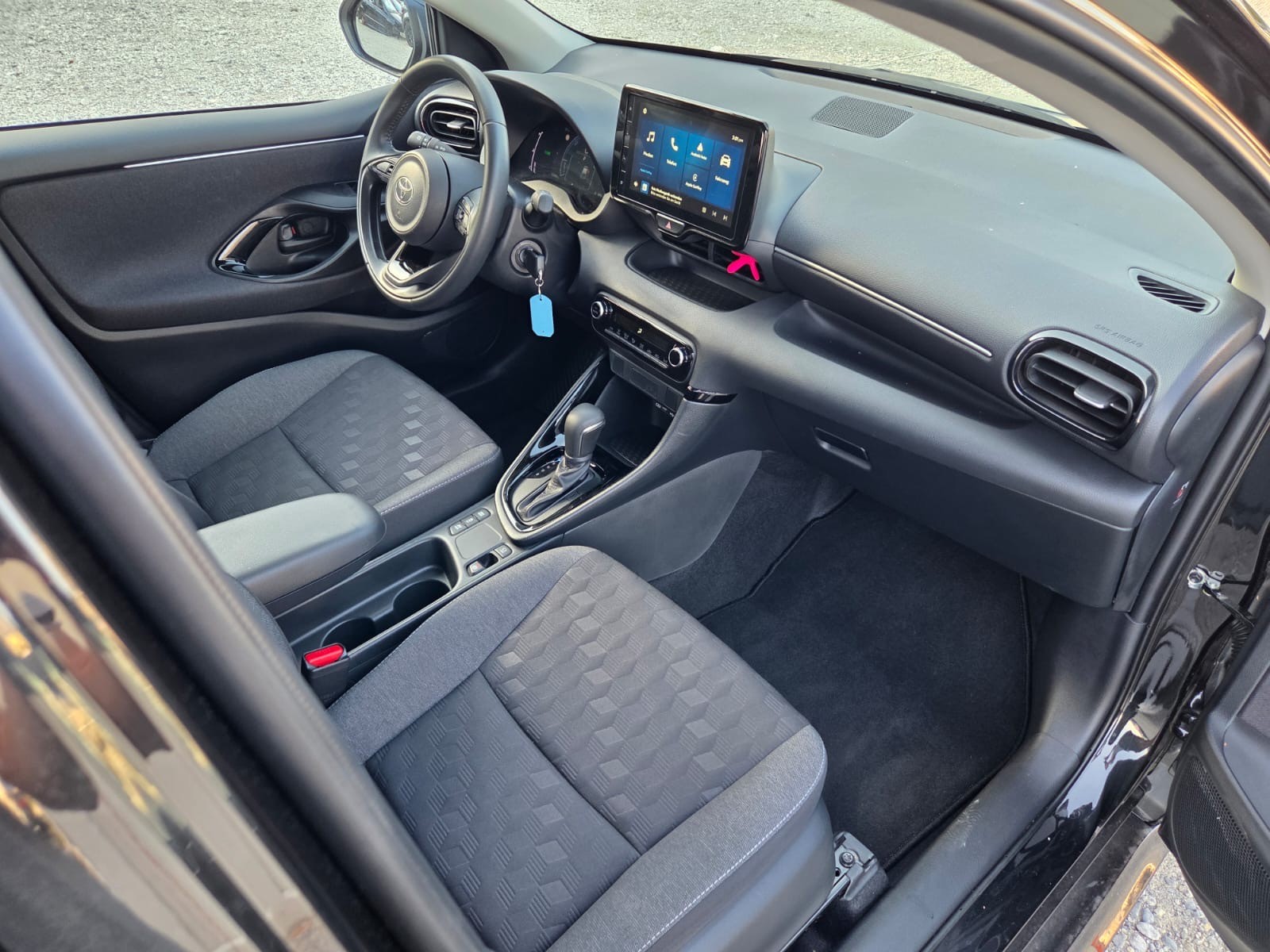 TOYOTA Yaris 1.5 Comfort e-CVT-image-10