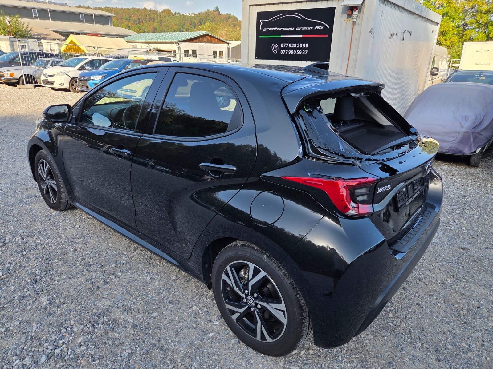 TOYOTA Yaris 1.5 Comfort e-CVT-image-3