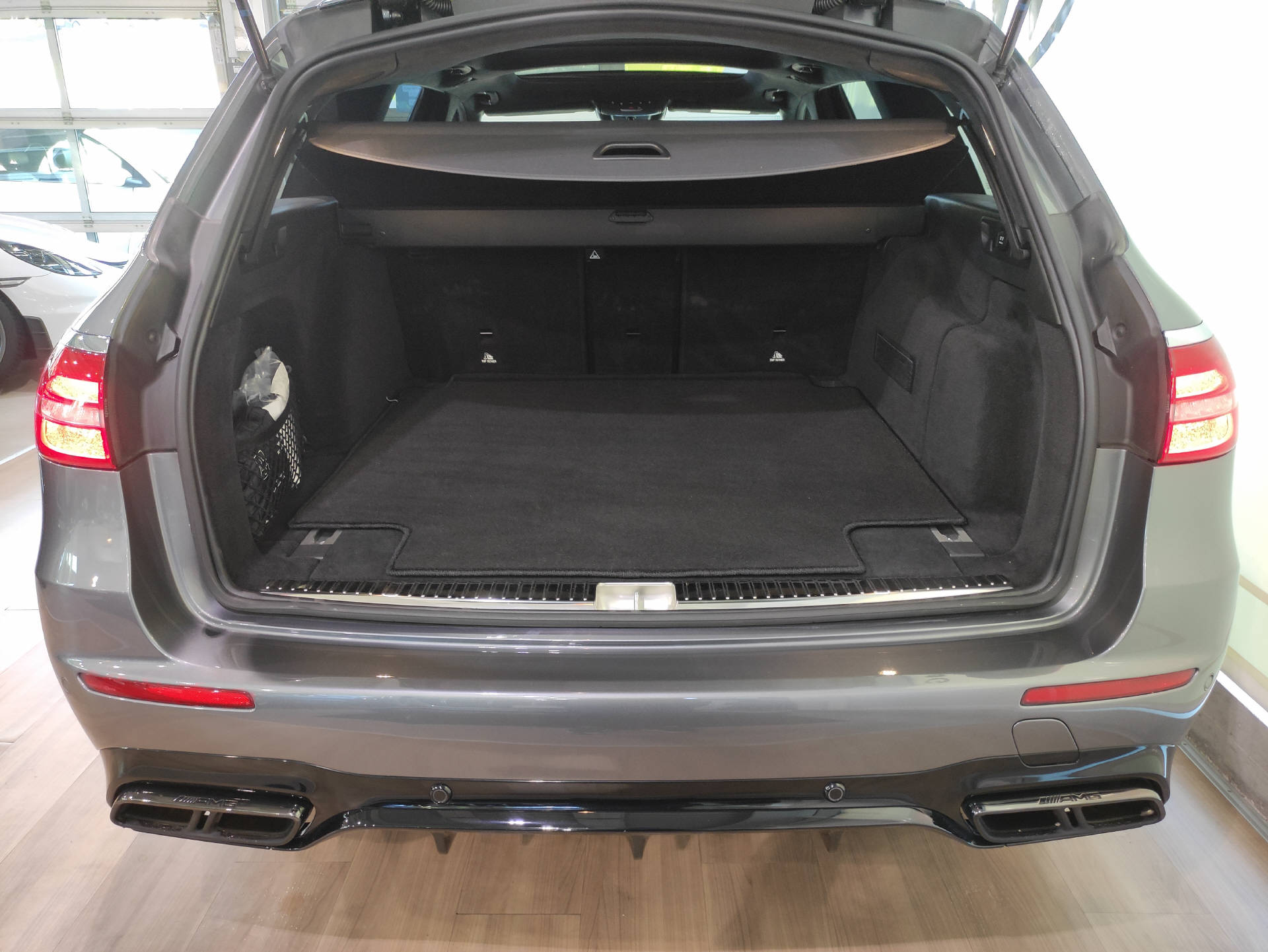 MERCEDES-BENZ E 63 S AMG 4matic+ Kombi-image-18
