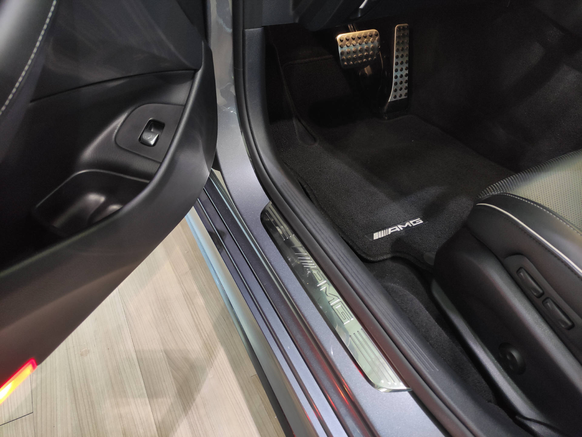 MERCEDES-BENZ E 63 S AMG 4matic+ Kombi-image-6