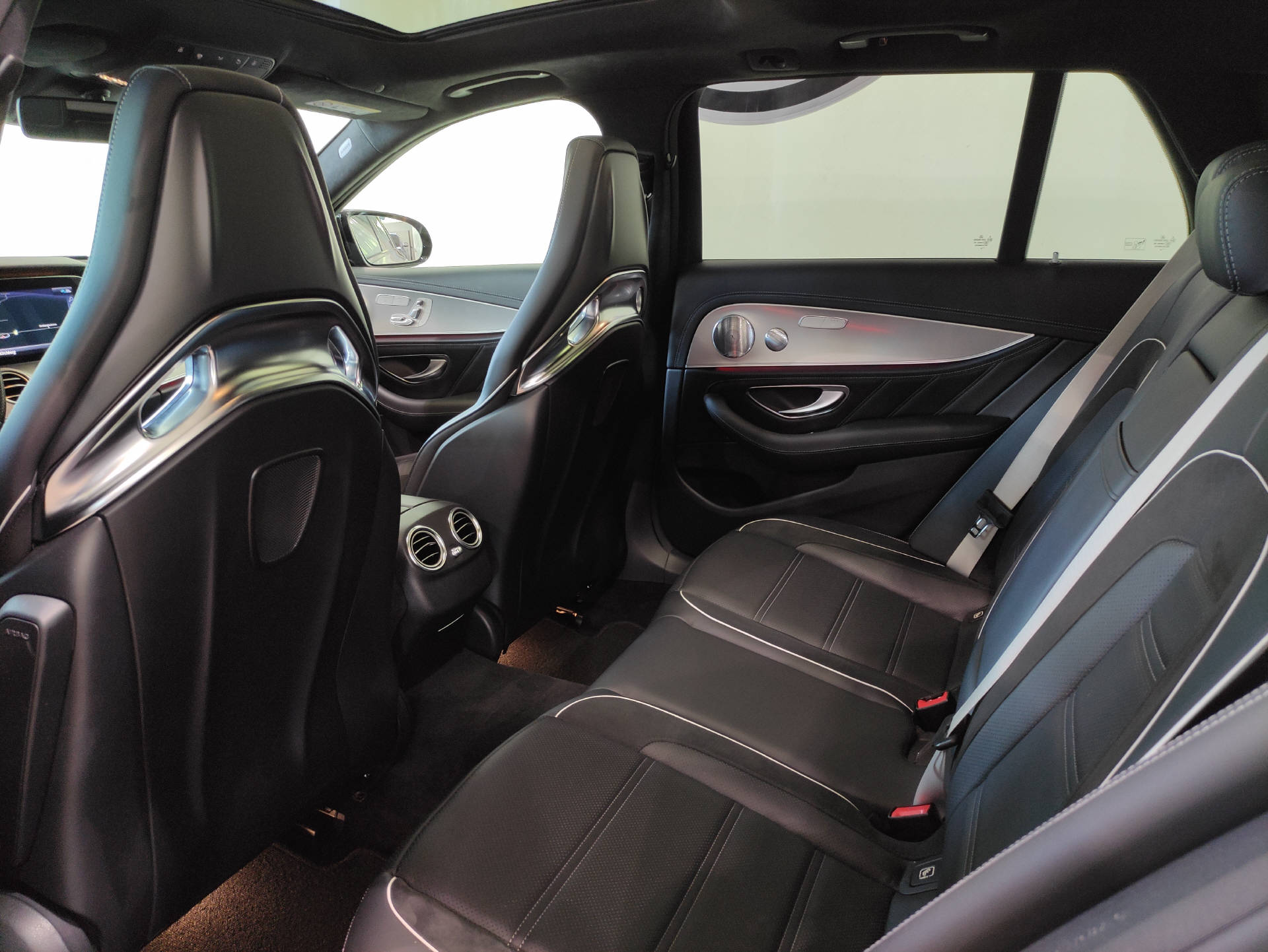MERCEDES-BENZ E 63 S AMG 4matic+ Kombi-image-15