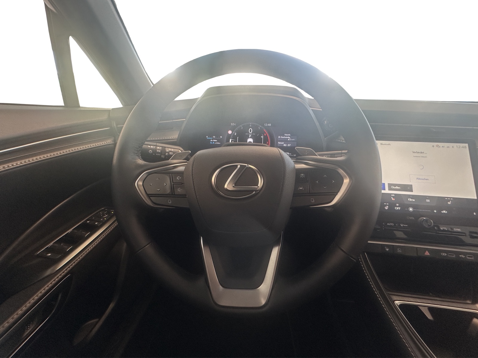 LEXUS LBX 1.5 Hybrid Relax AWD-image-8