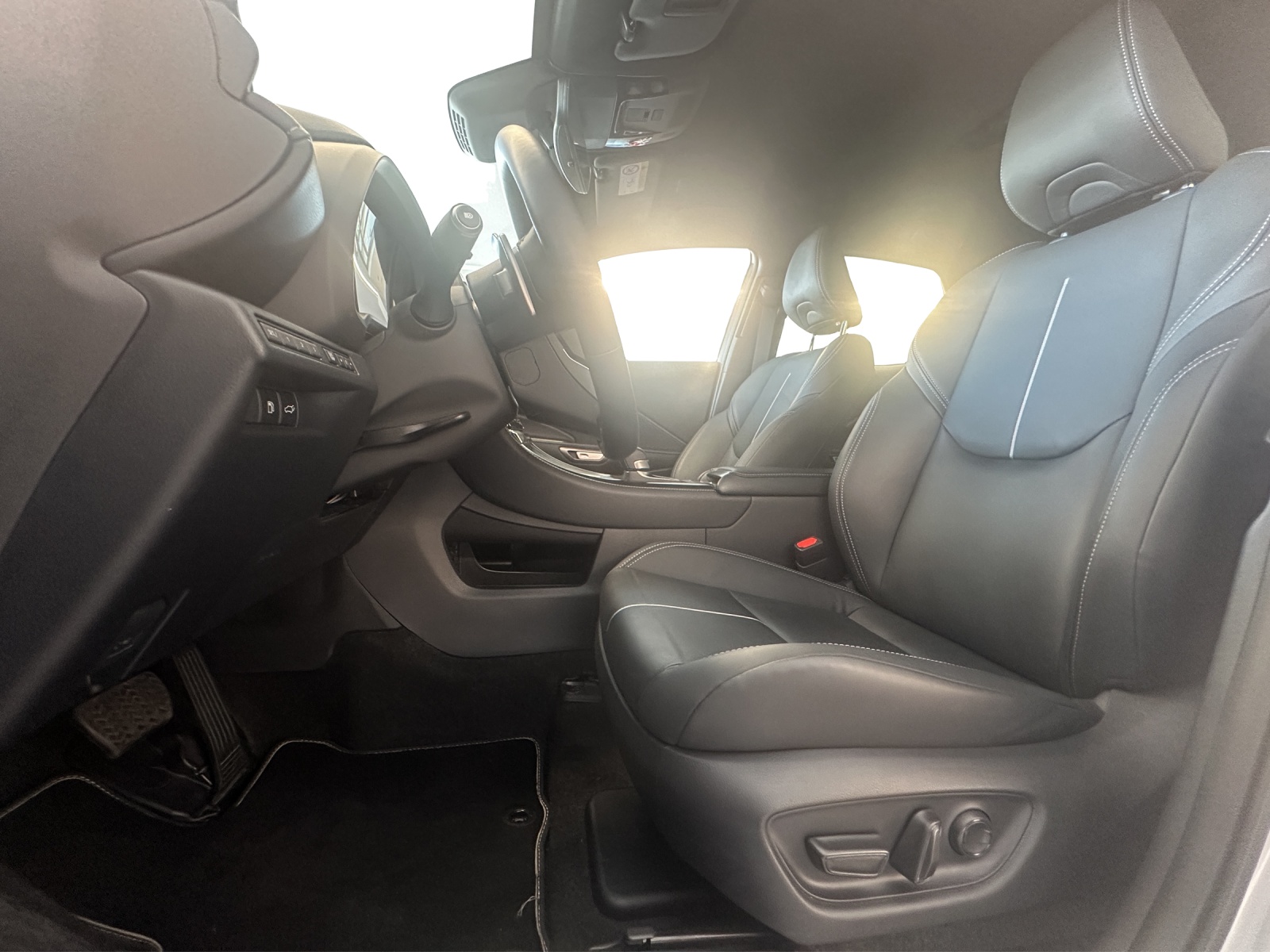 LEXUS LBX 1.5 Hybrid Relax AWD-image-4