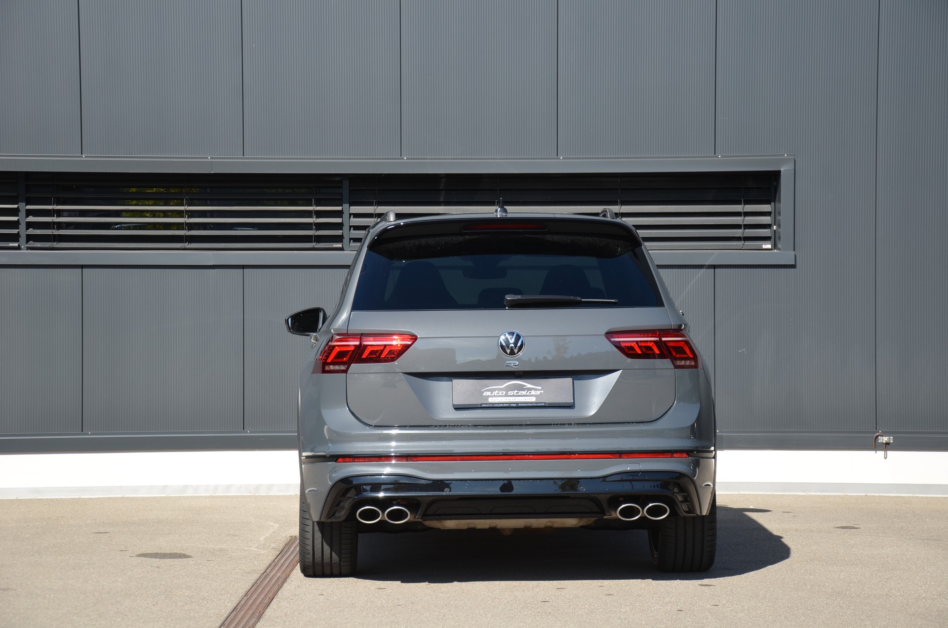VW Tiguan 2.0TSI R 4Motion DSG-image-7