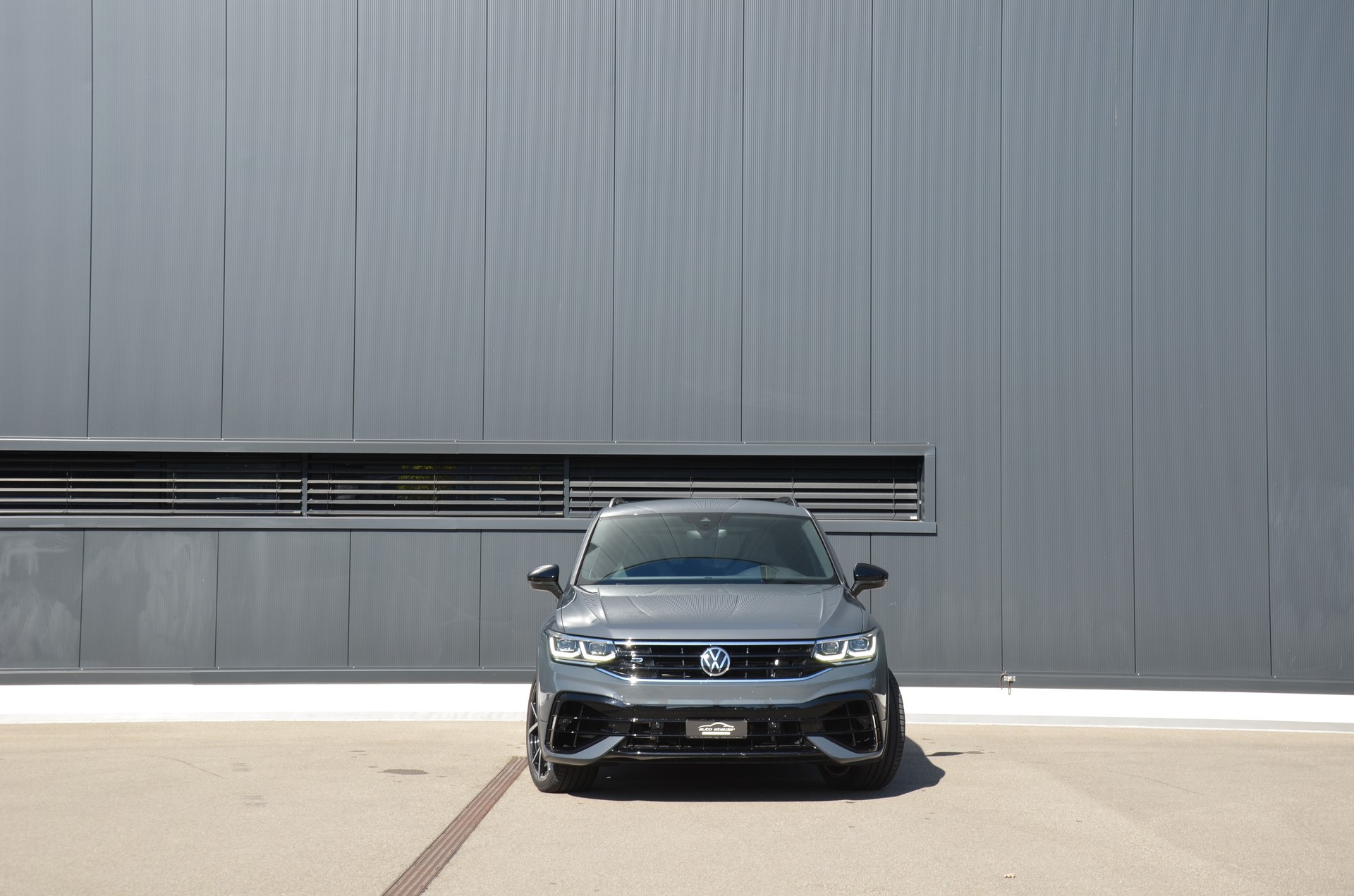 VW Tiguan 2.0TSI R 4Motion DSG-image-5