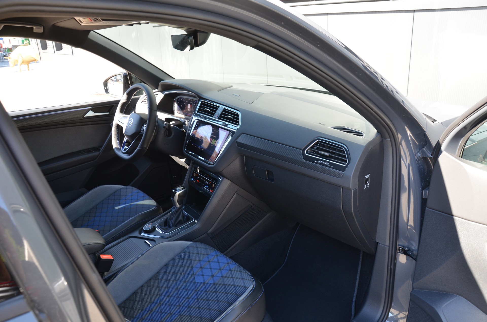 VW Tiguan 2.0TSI R 4Motion DSG-image-10