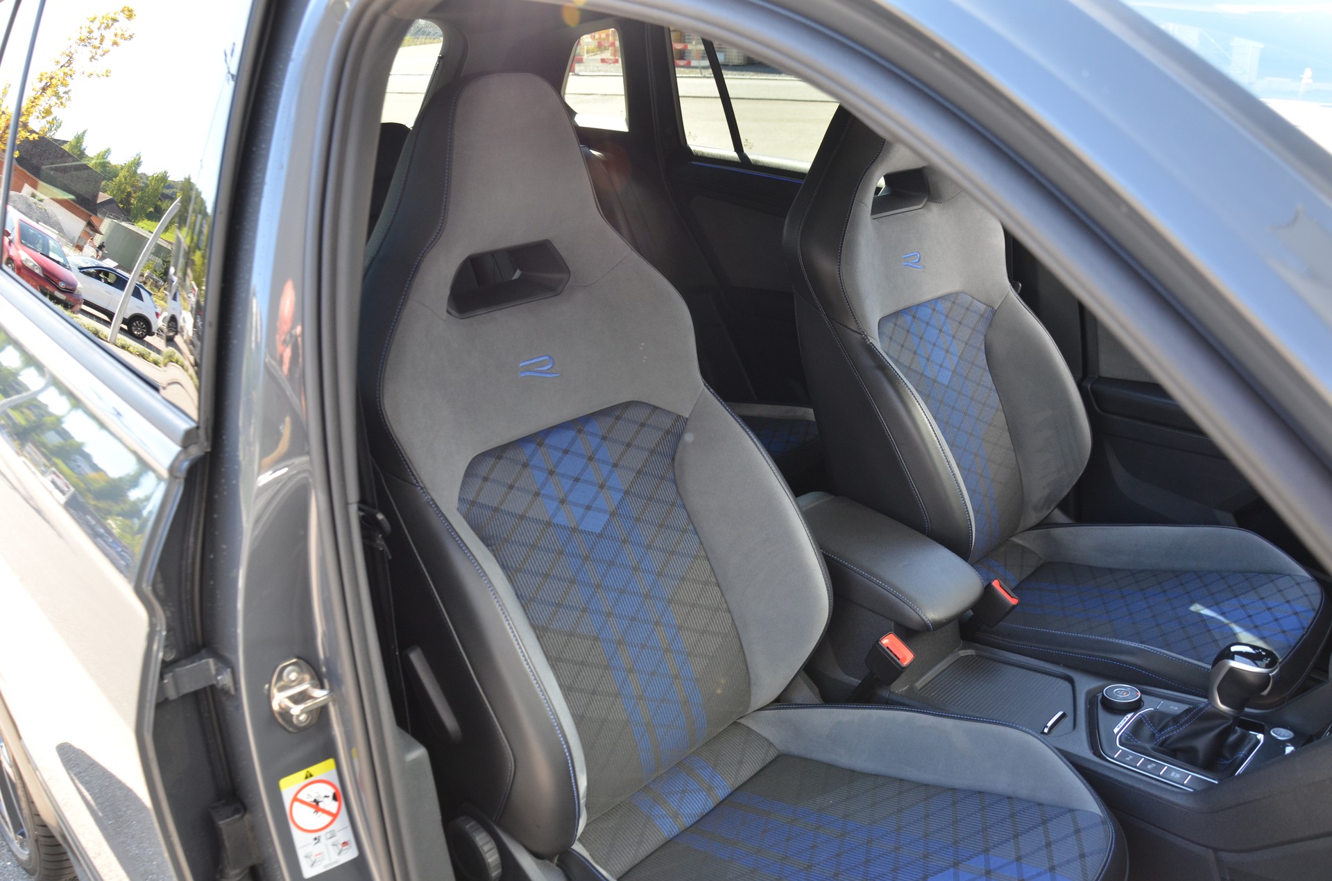 VW Tiguan 2.0TSI R 4Motion DSG-image-11