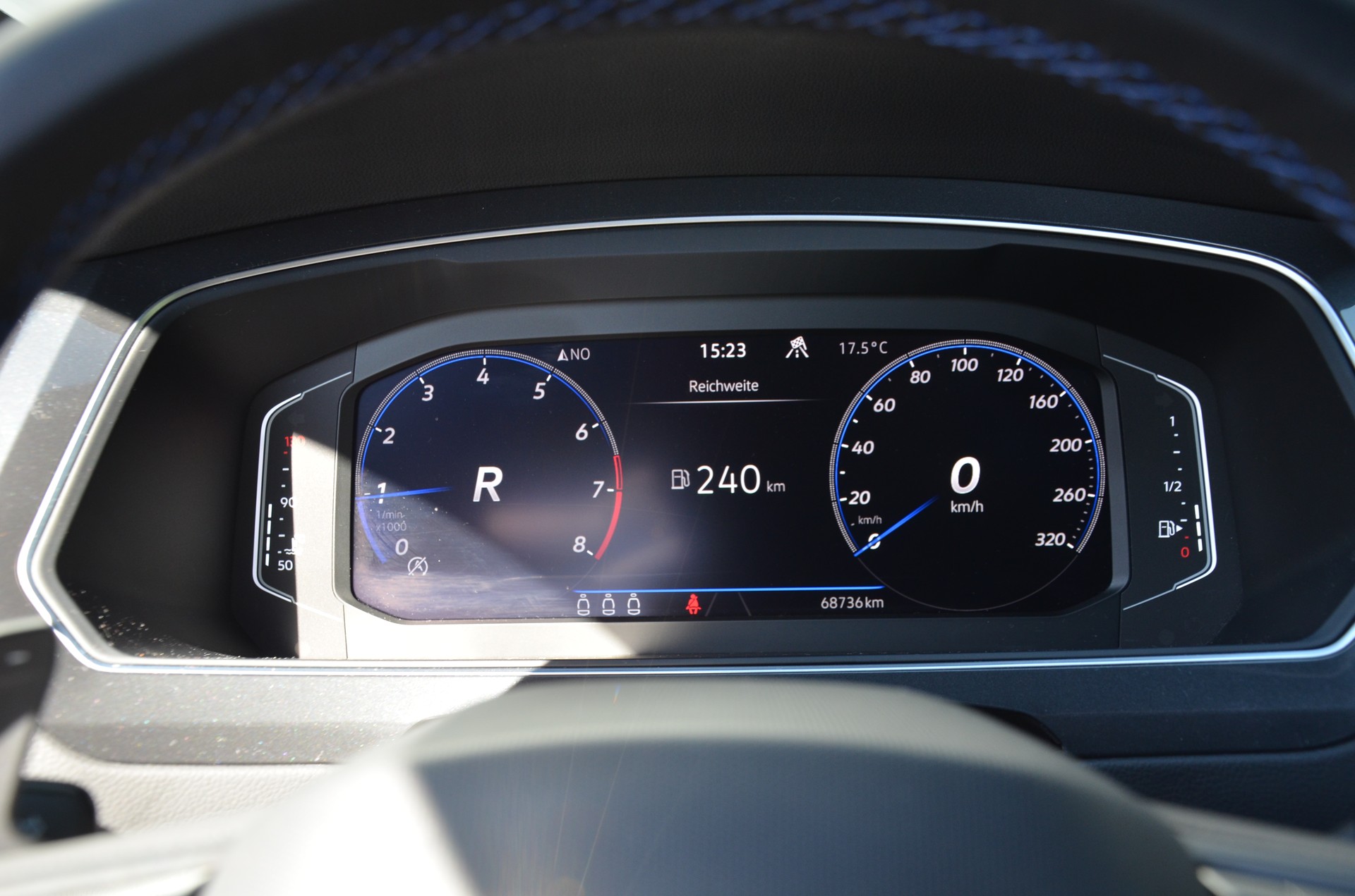 VW Tiguan 2.0TSI R 4Motion DSG-image-18