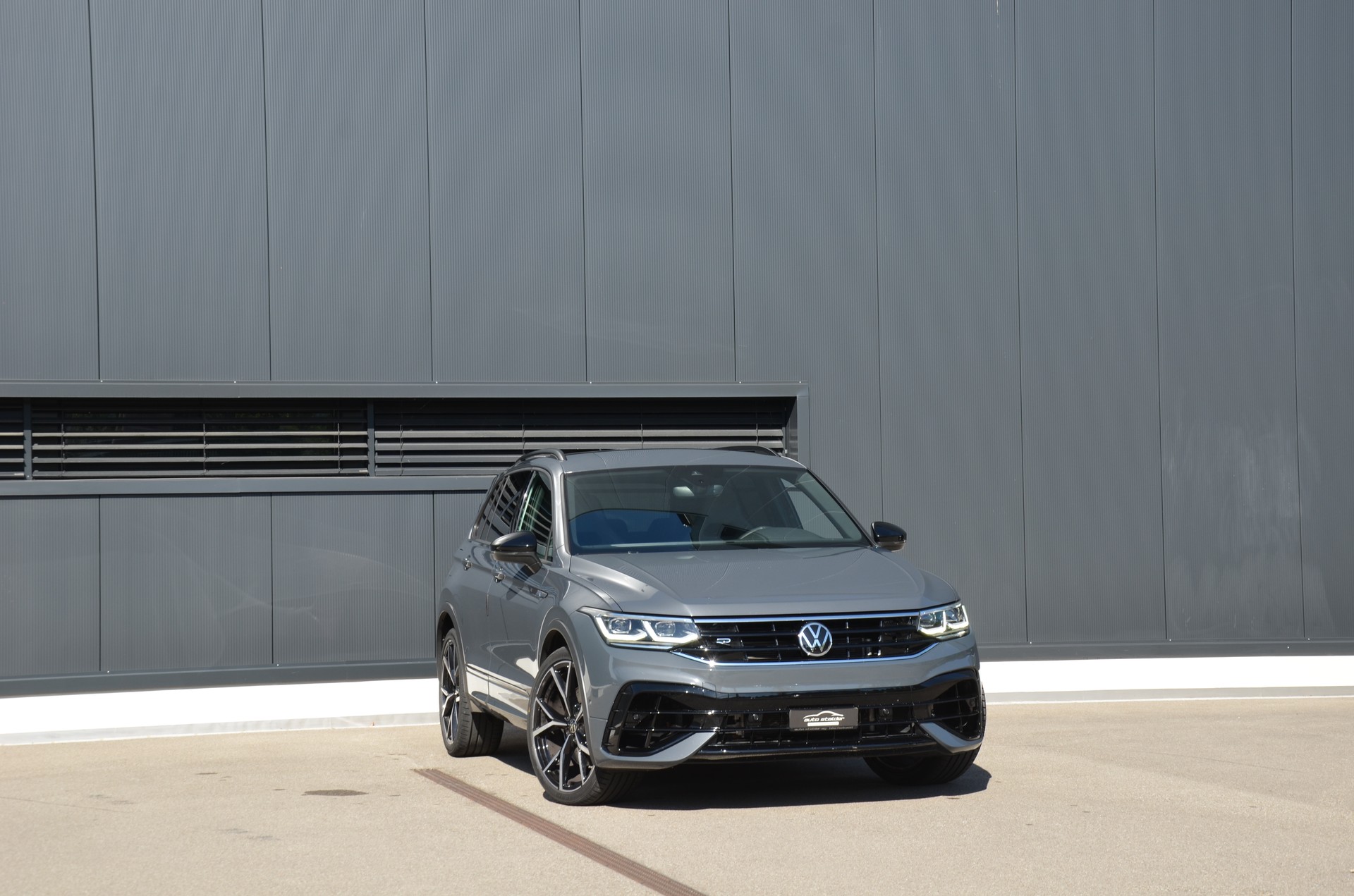 VW Tiguan 2.0TSI R 4Motion DSG-image-6