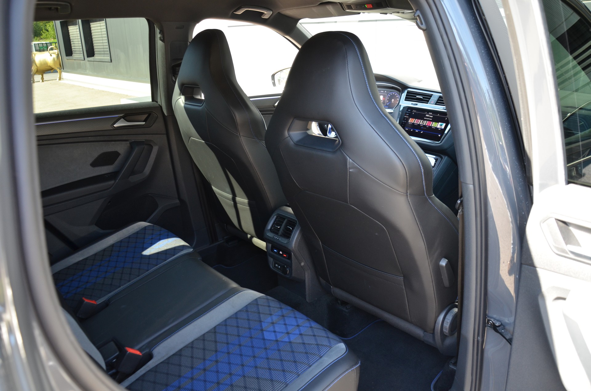 VW Tiguan 2.0TSI R 4Motion DSG-image-9