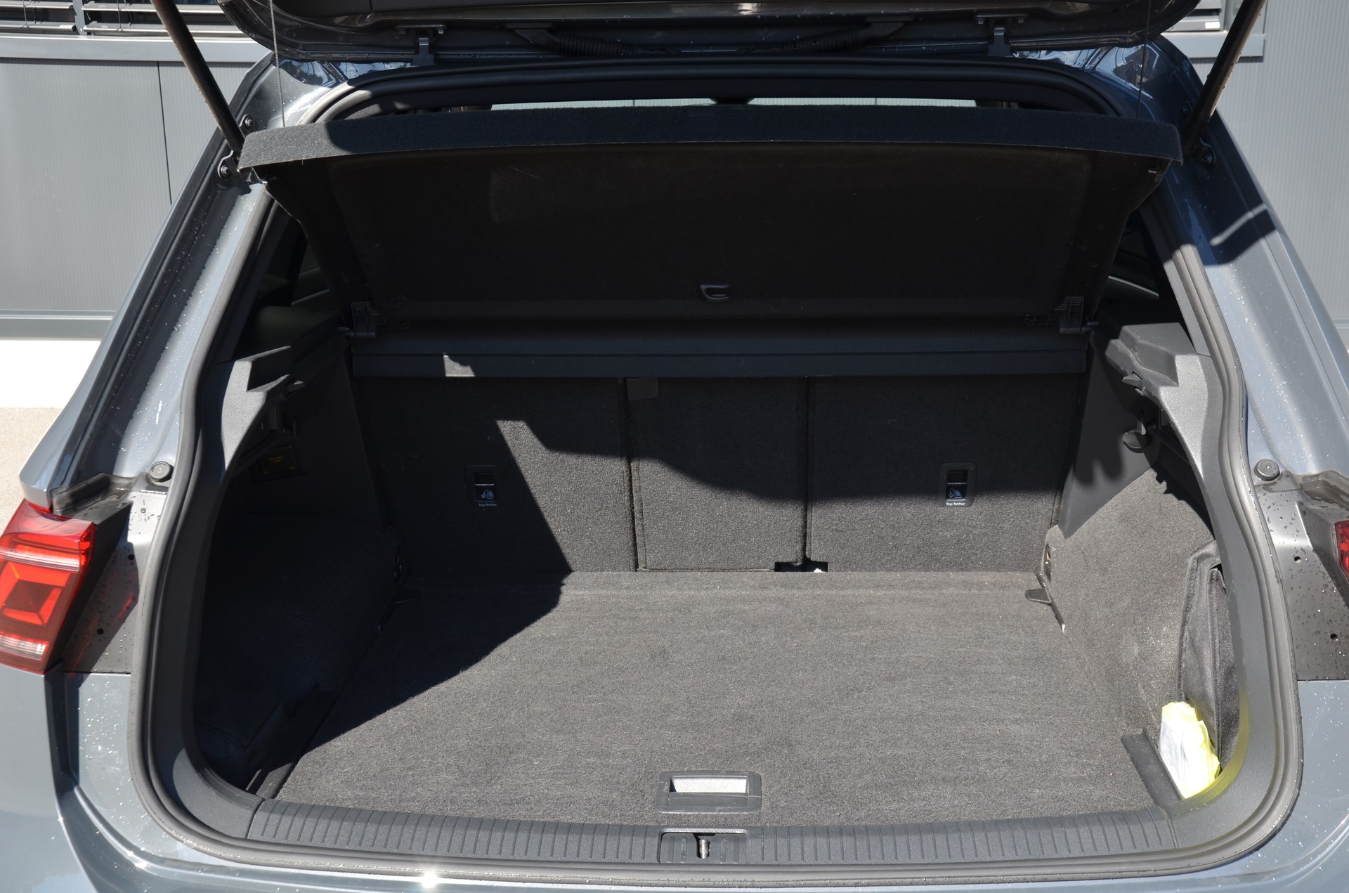 VW Tiguan 2.0TSI R 4Motion DSG-image-8