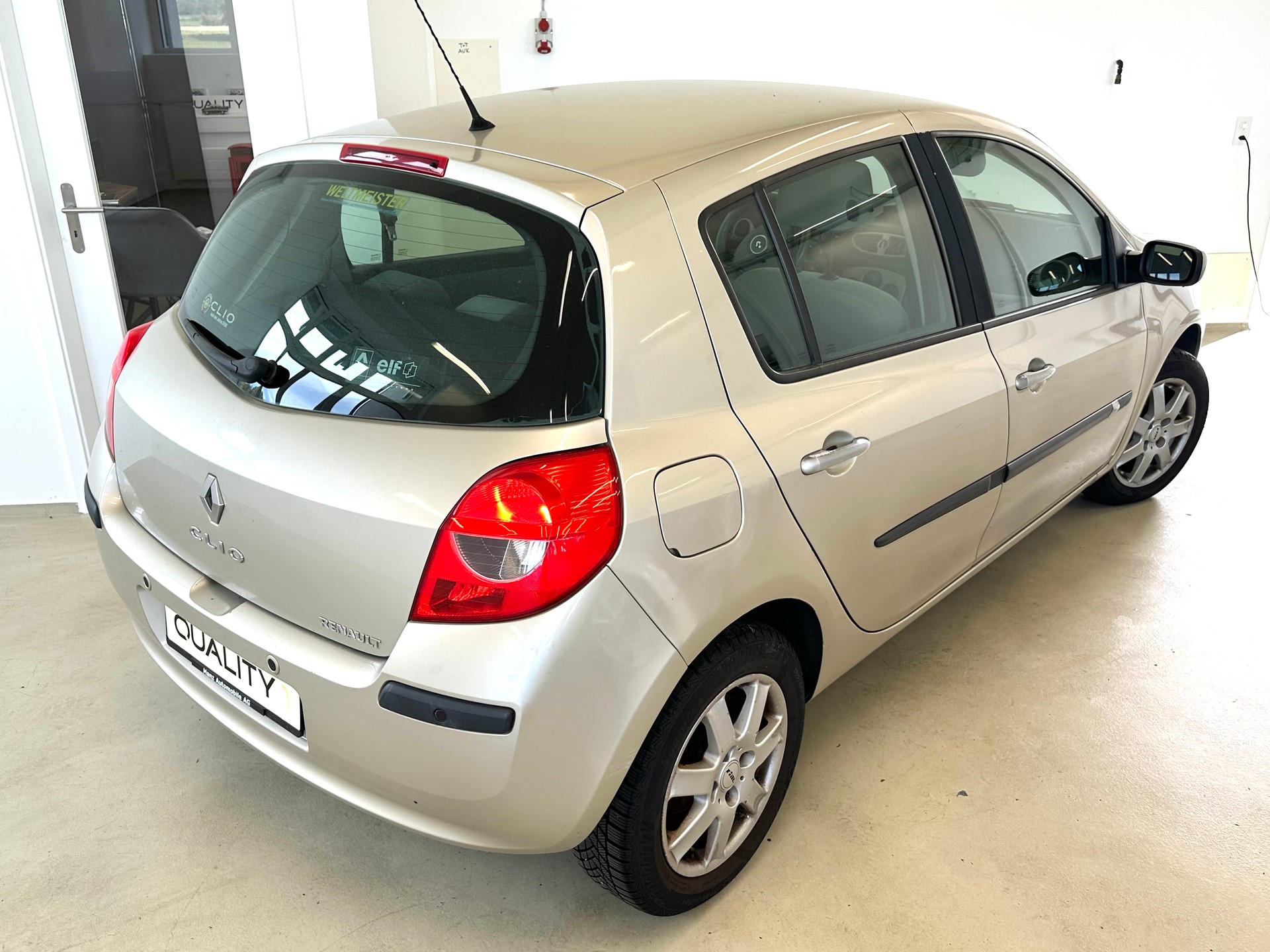 RENAULT Clio Privilège 1.6 16V-image-11