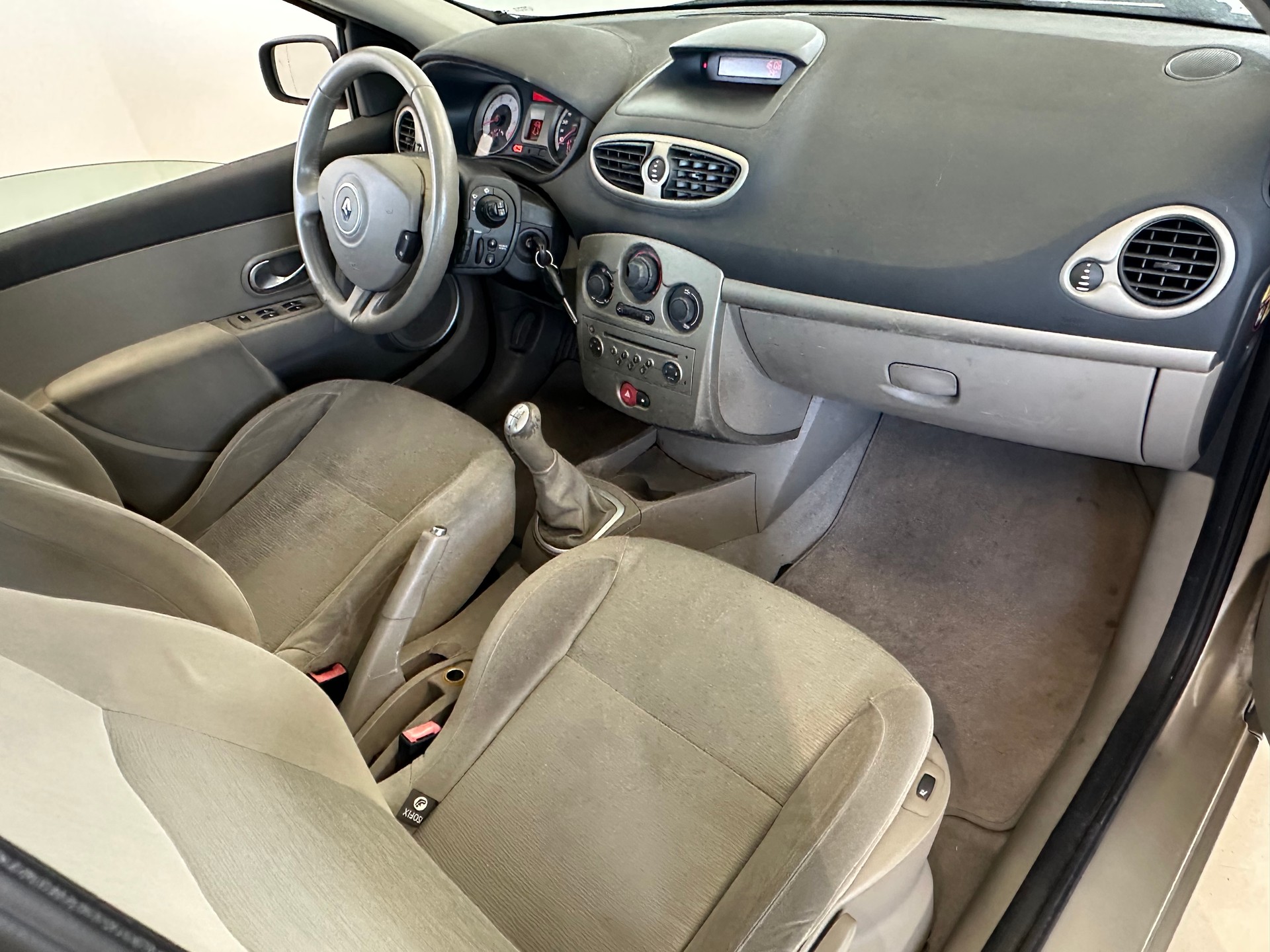 RENAULT Clio Privilège 1.6 16V-image-16