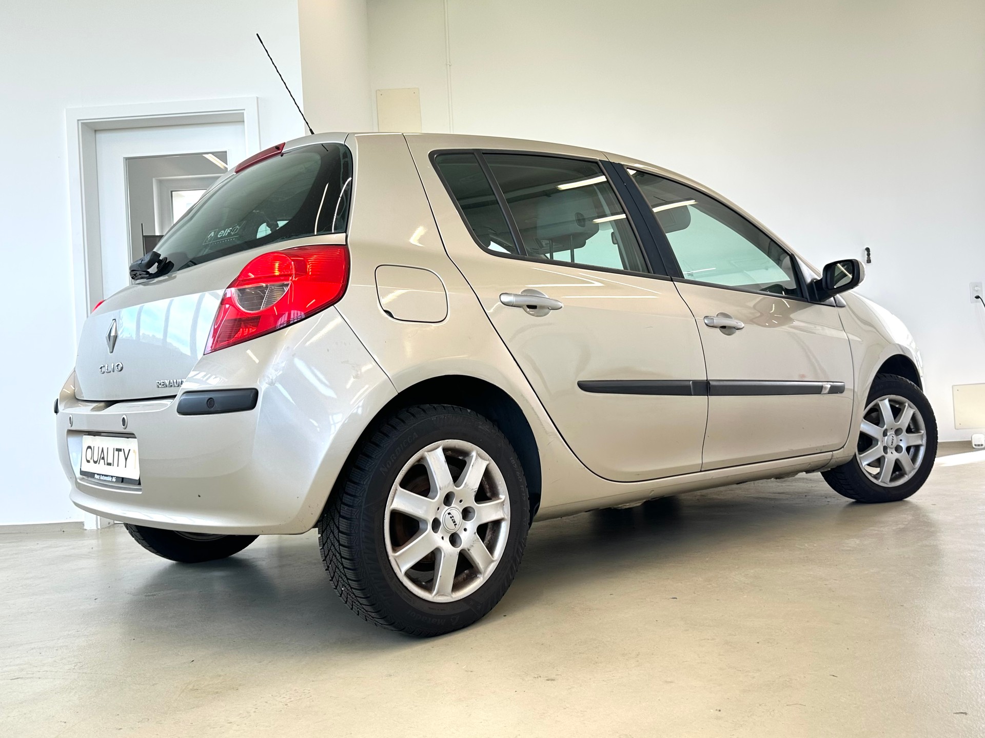 RENAULT Clio Privilège 1.6 16V-image-7