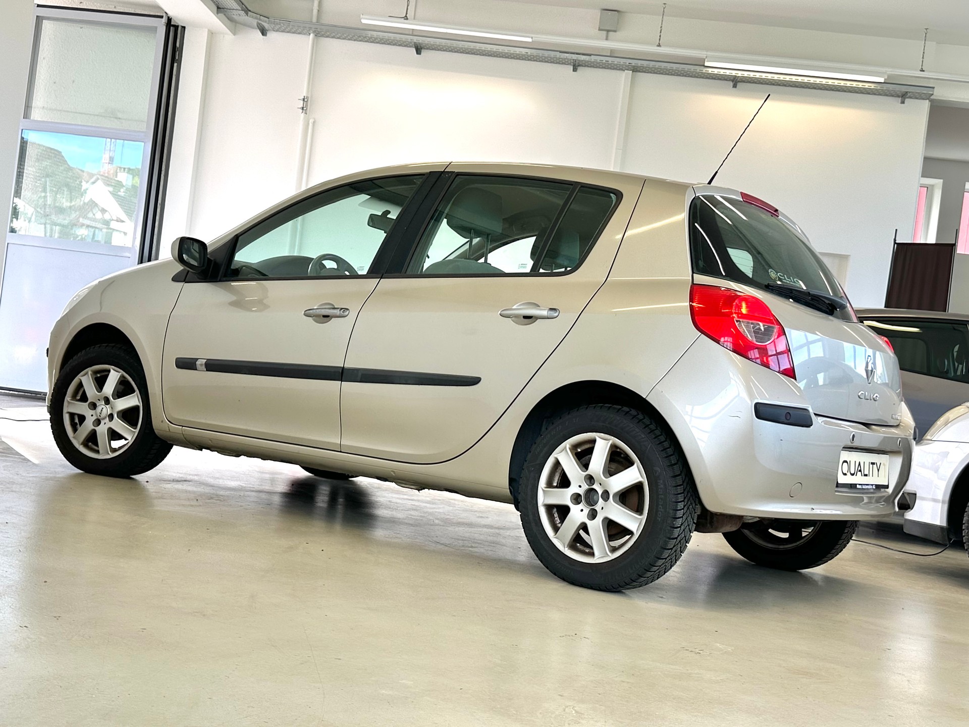 RENAULT Clio Privilège 1.6 16V-image-12