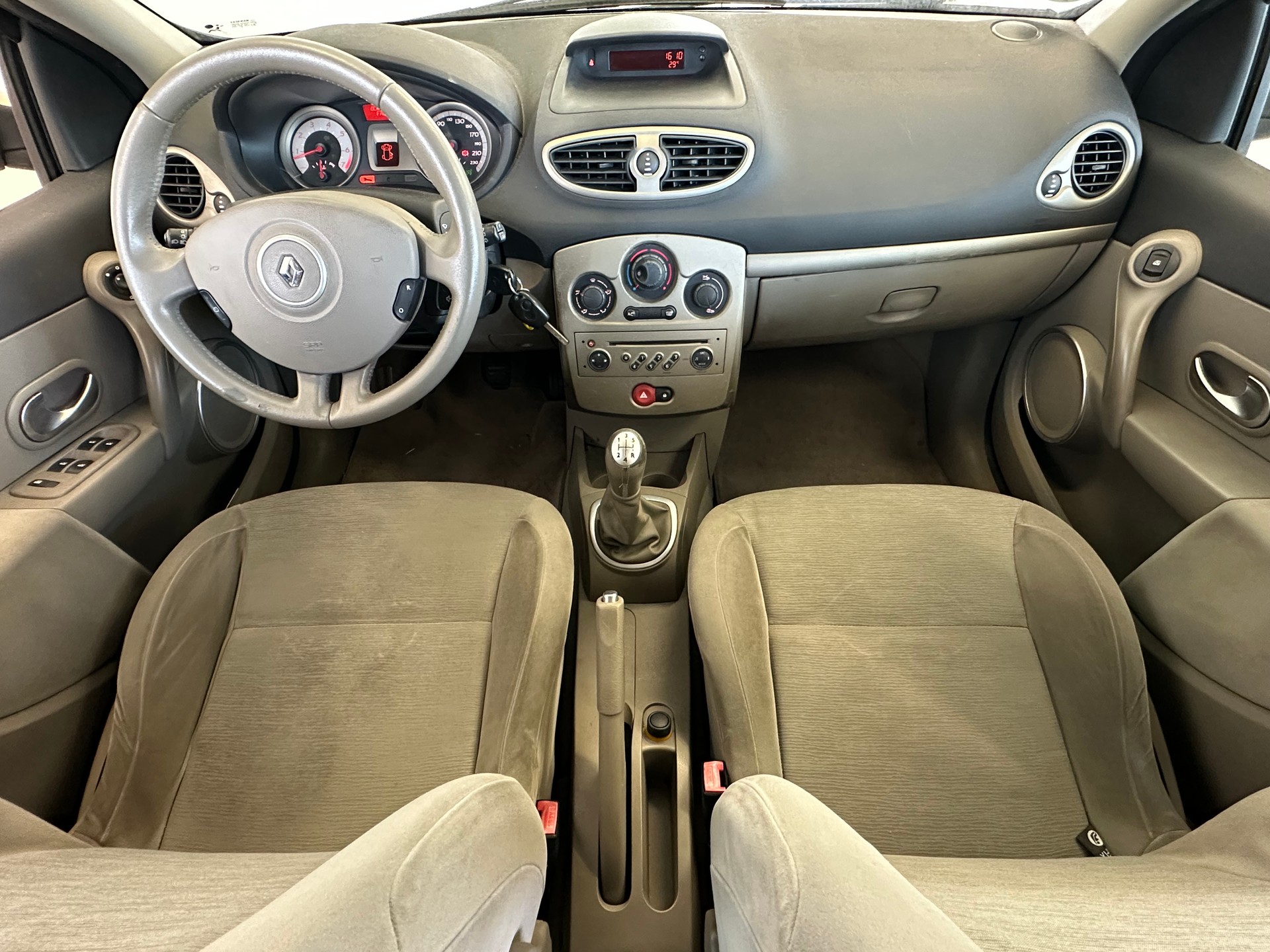 RENAULT Clio Privilège 1.6 16V-image-20