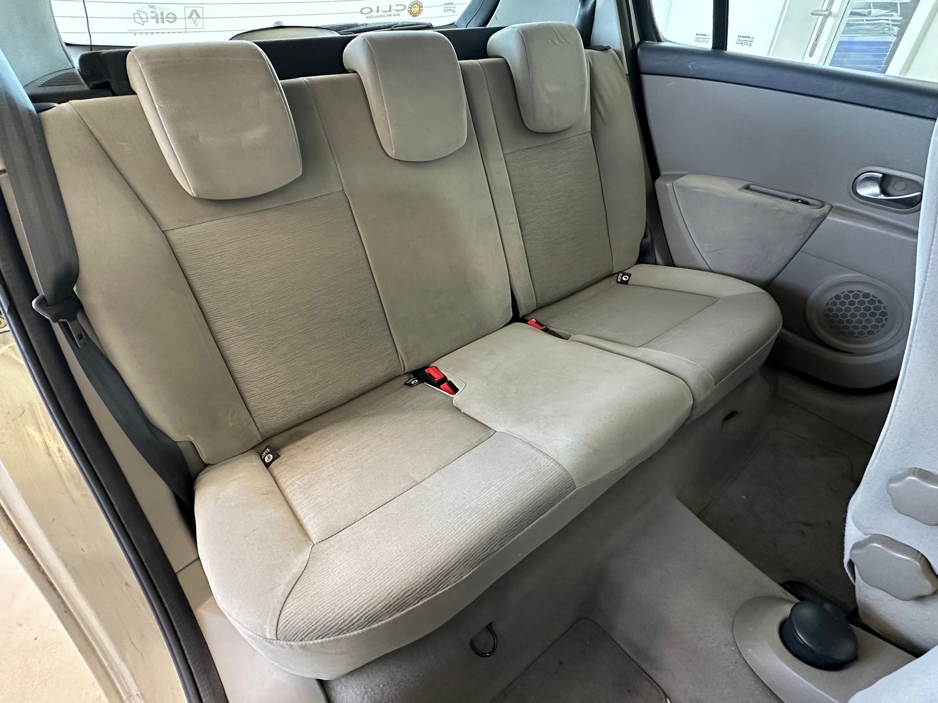 RENAULT Clio Privilège 1.6 16V-image-21