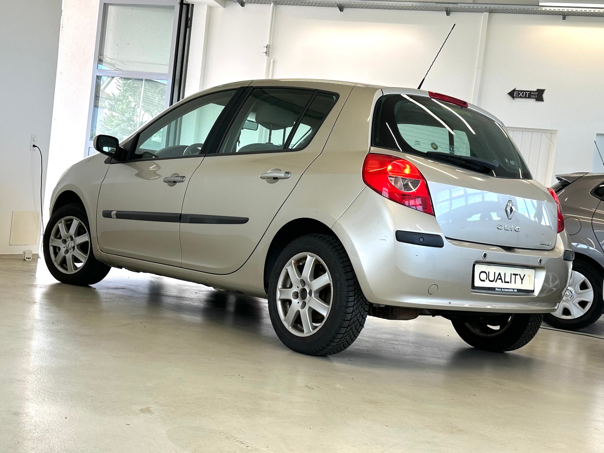 RENAULT Clio Privilège 1.6 16V-image-8