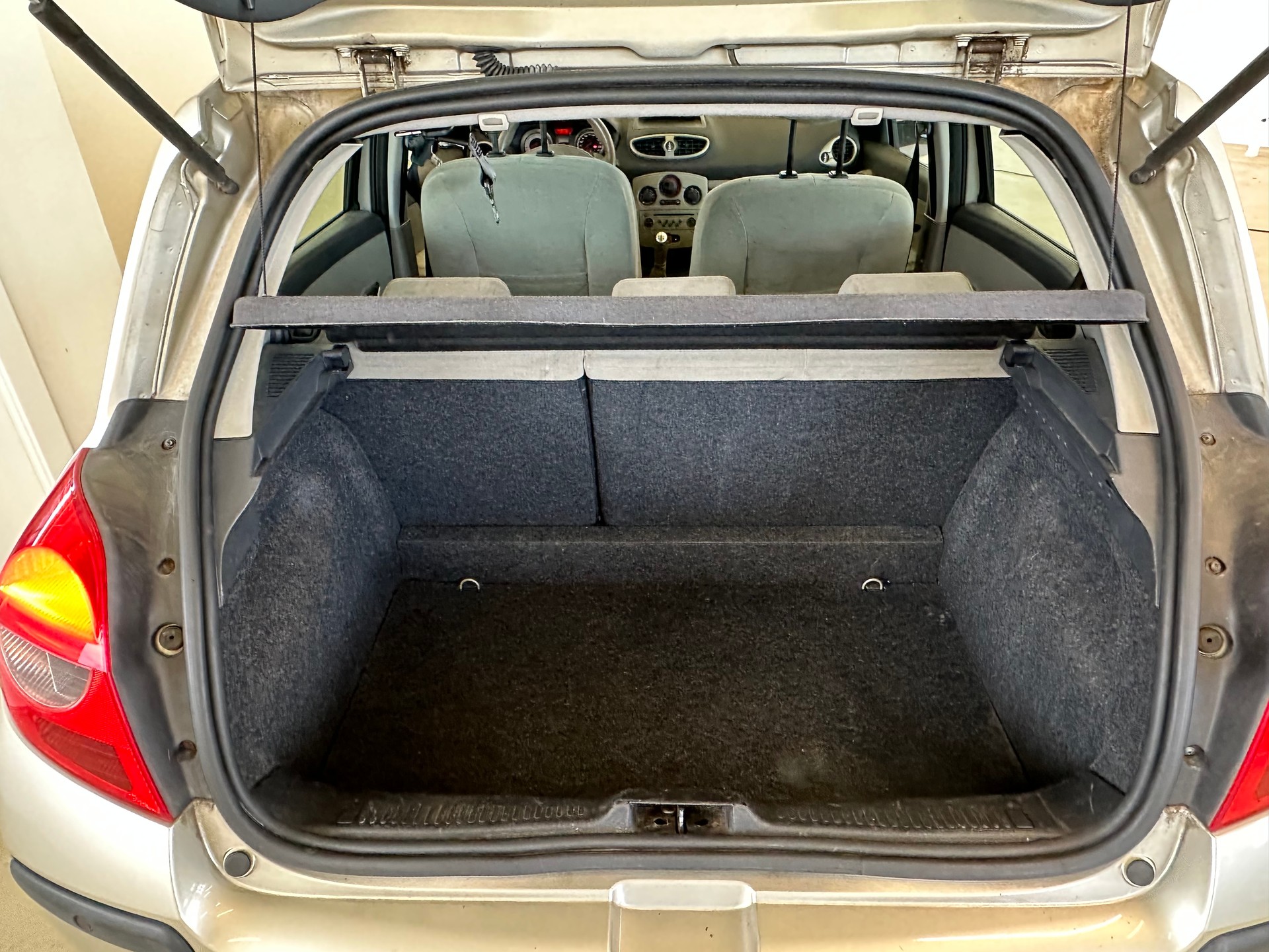 RENAULT Clio Privilège 1.6 16V-image-22